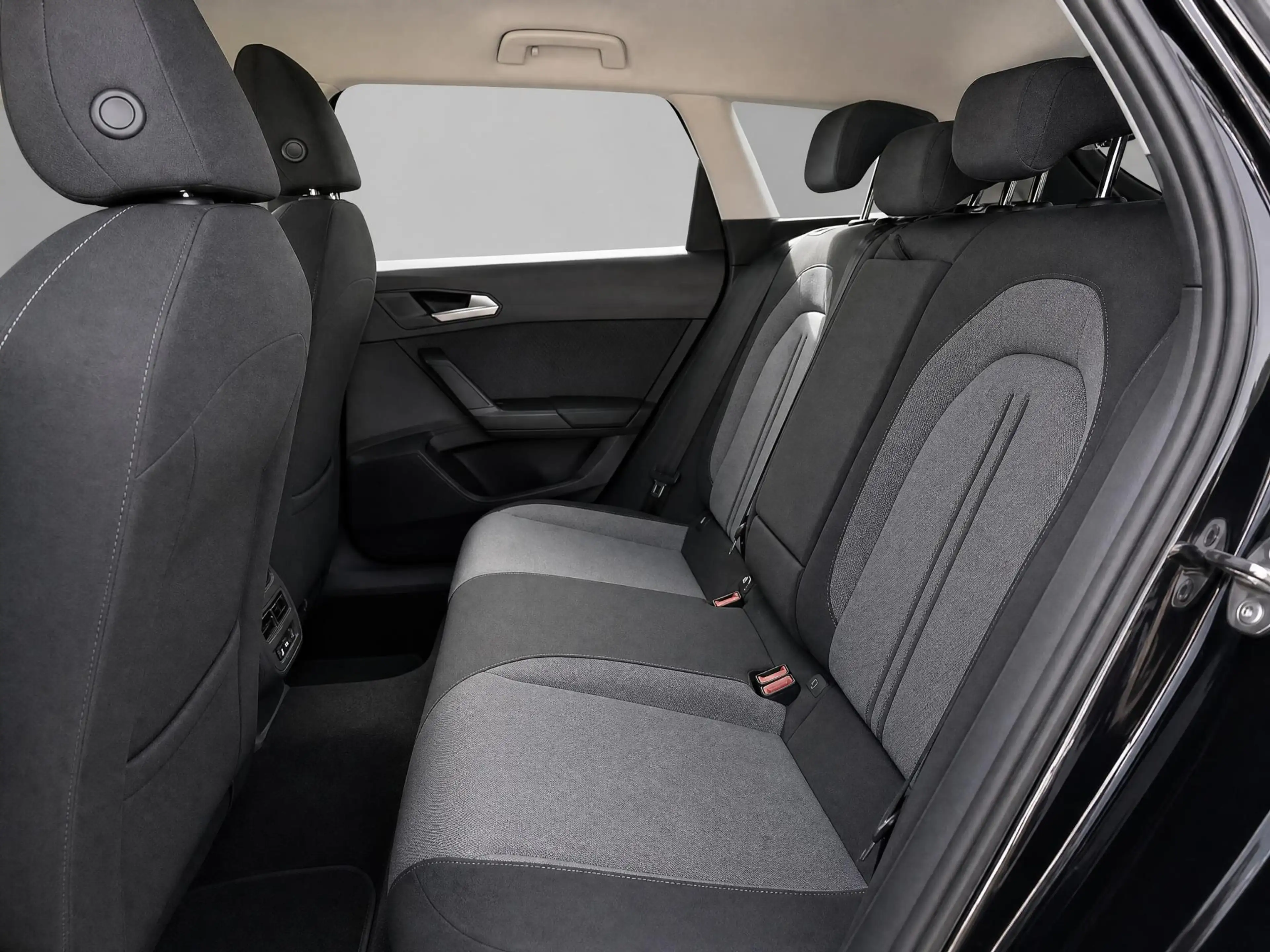 SEAT Leon Sportstourer Style Business Intense 1.5 eTSI 115 P — photo 10