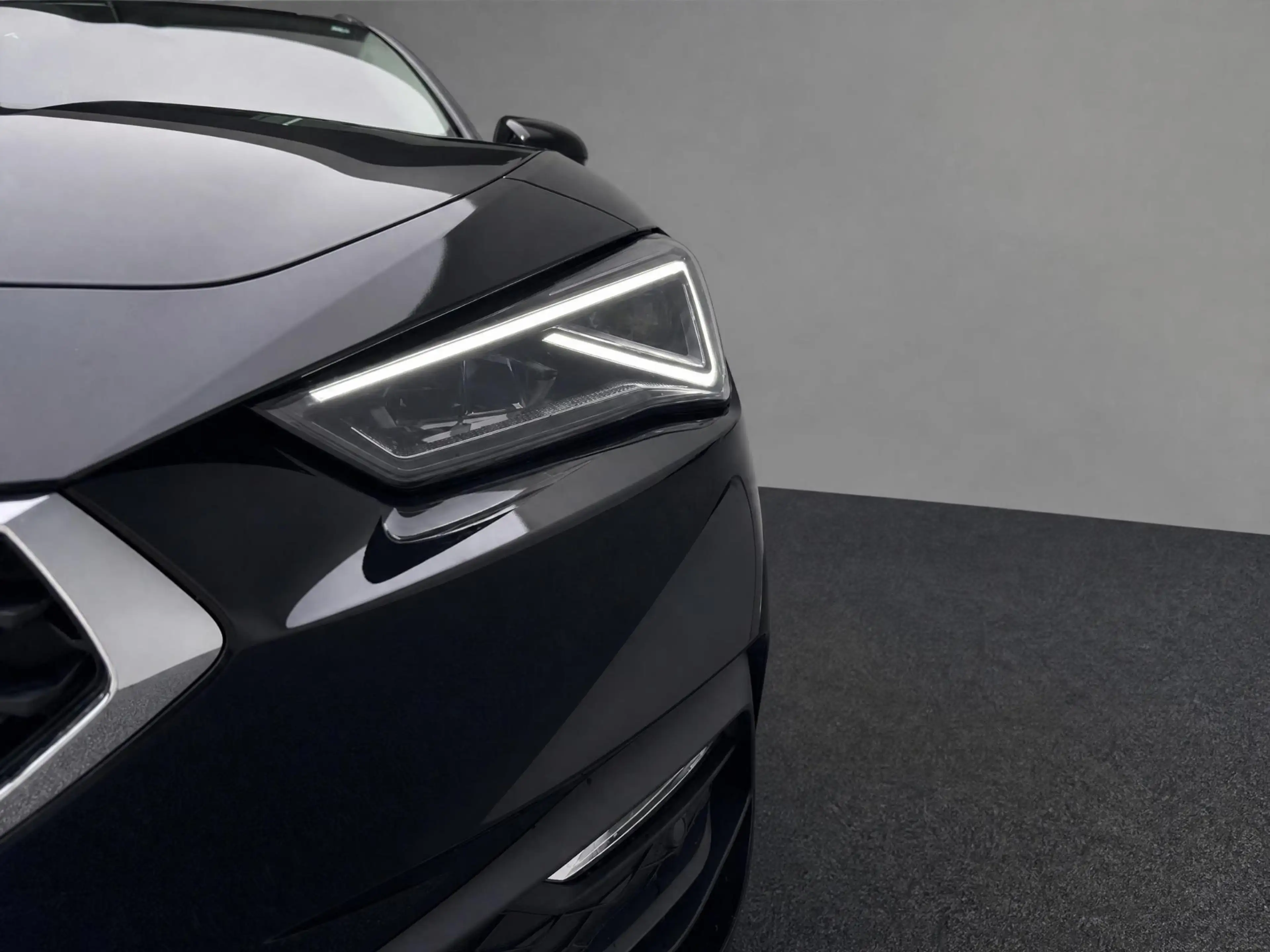 SEAT Leon Sportstourer Style Business Intense 1.5 eTSI 115 P — photo 6