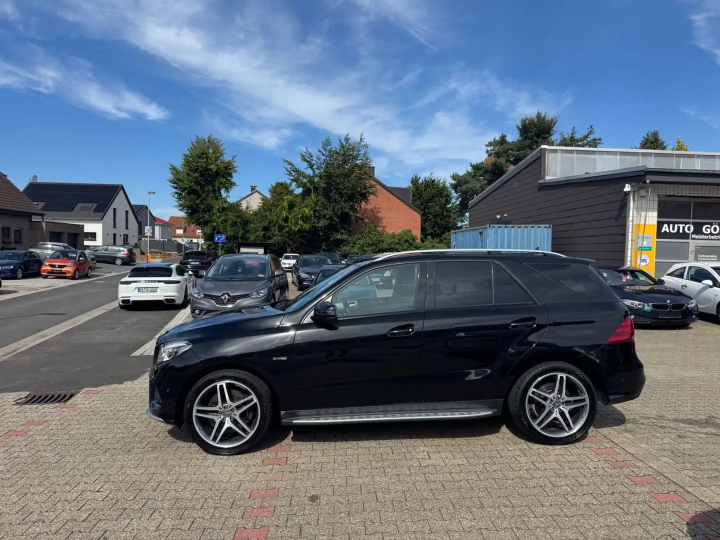 Mercedes-Benz GLE 43 AMG 4-Matic PANO ILS H&K 21 Zoll 2.HD AHK Schwarz - 2