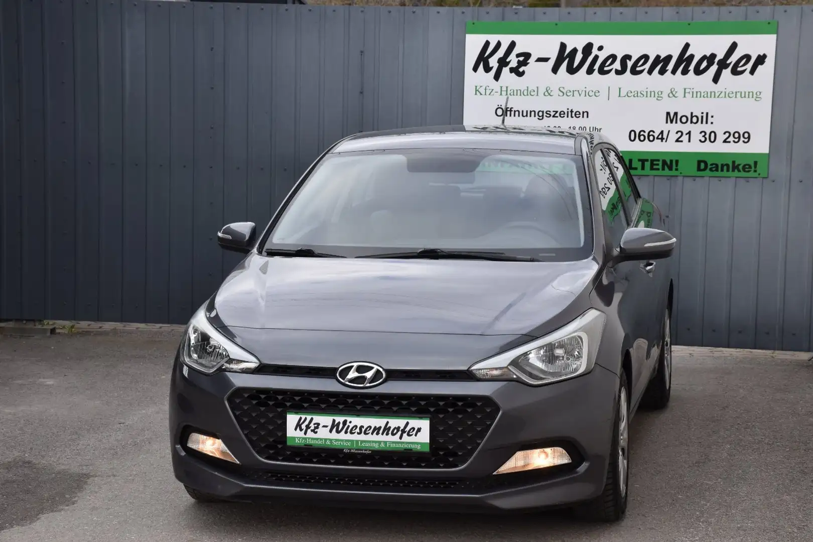 Hyundai i20 1.2 Limited / Service + Pickerl NEU / Silber - 2