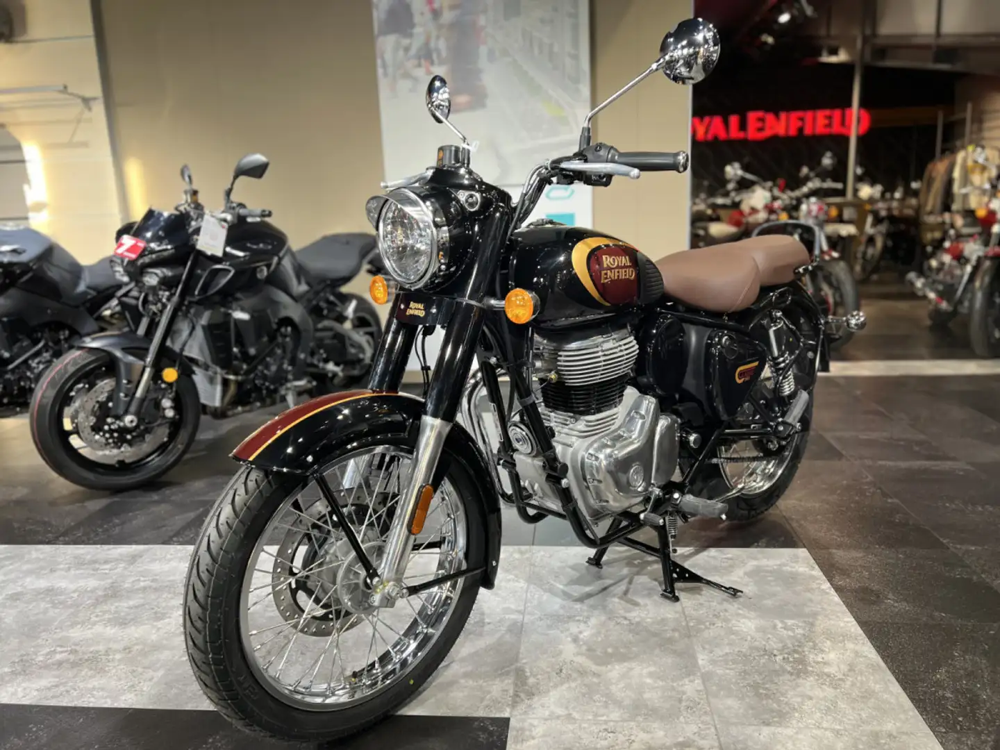 Royal Enfield Classic 350 Zwart - 2