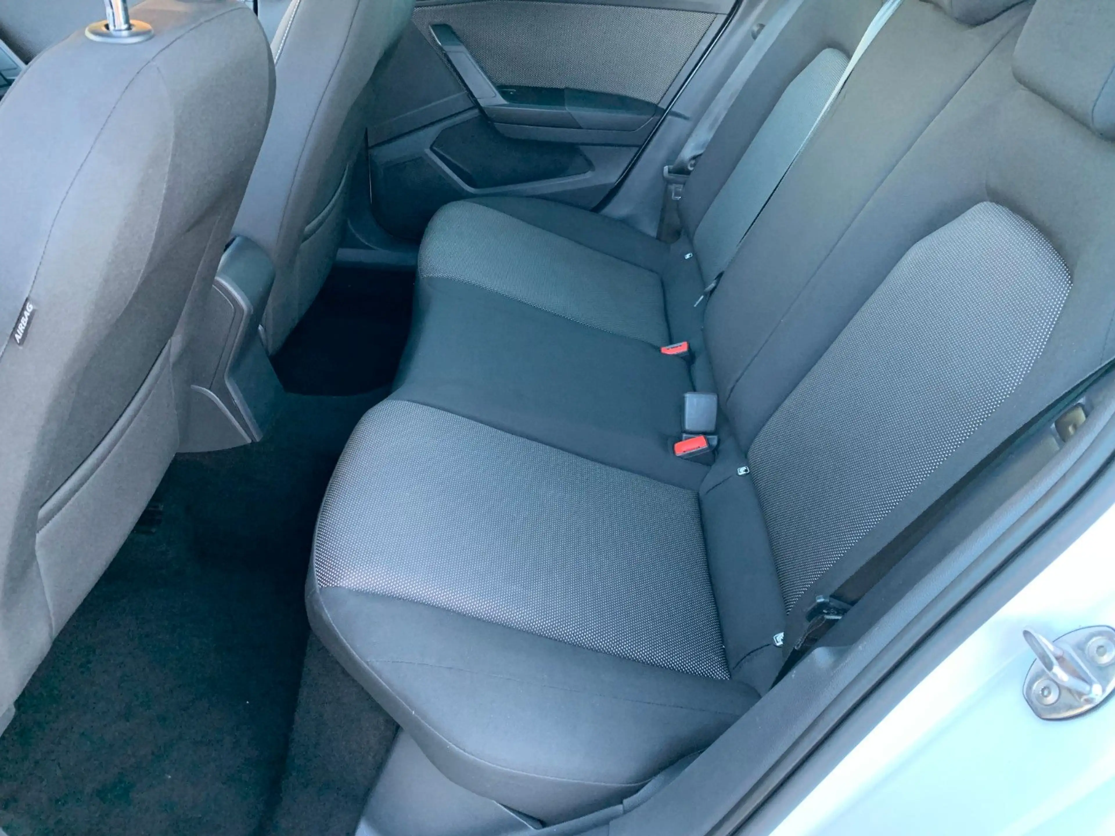SEAT Arona 116PS Xcellence AHK/LED/17°Alu/PDC/AppConn — photo 11