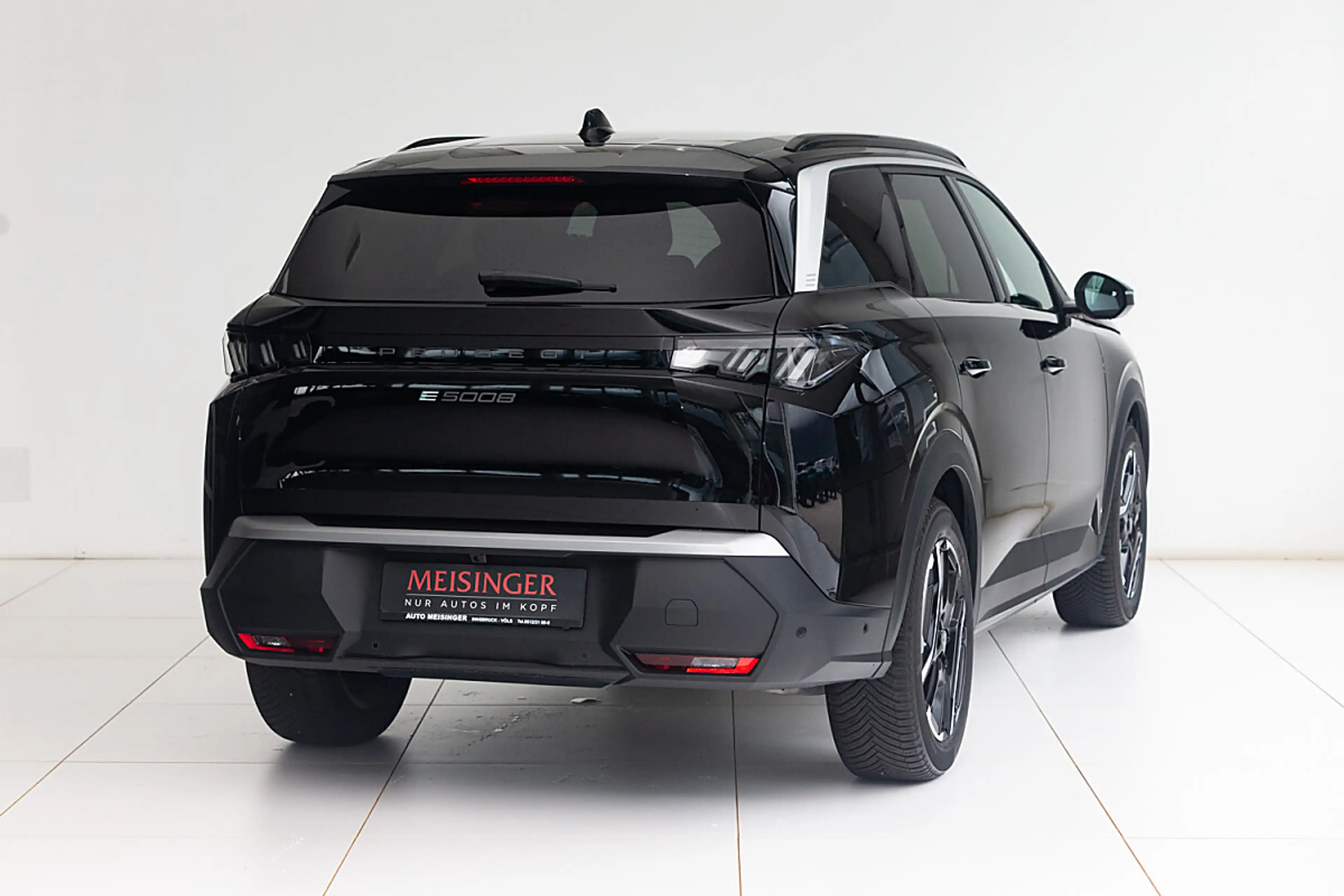 Peugeot 5008 Elektro 210 73kWh — photo 2