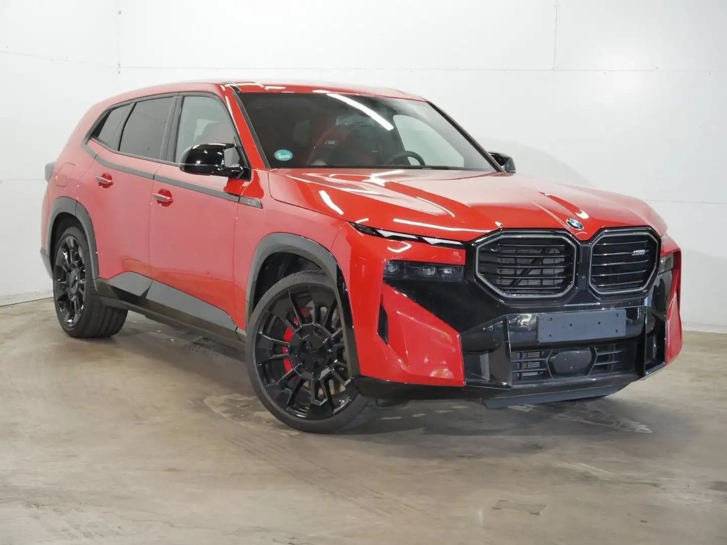 BMW XM 50e +ICONIC+AHK+23"ALU+MASSAGE+BAB ASSI EURO6 HK H Rot - 2