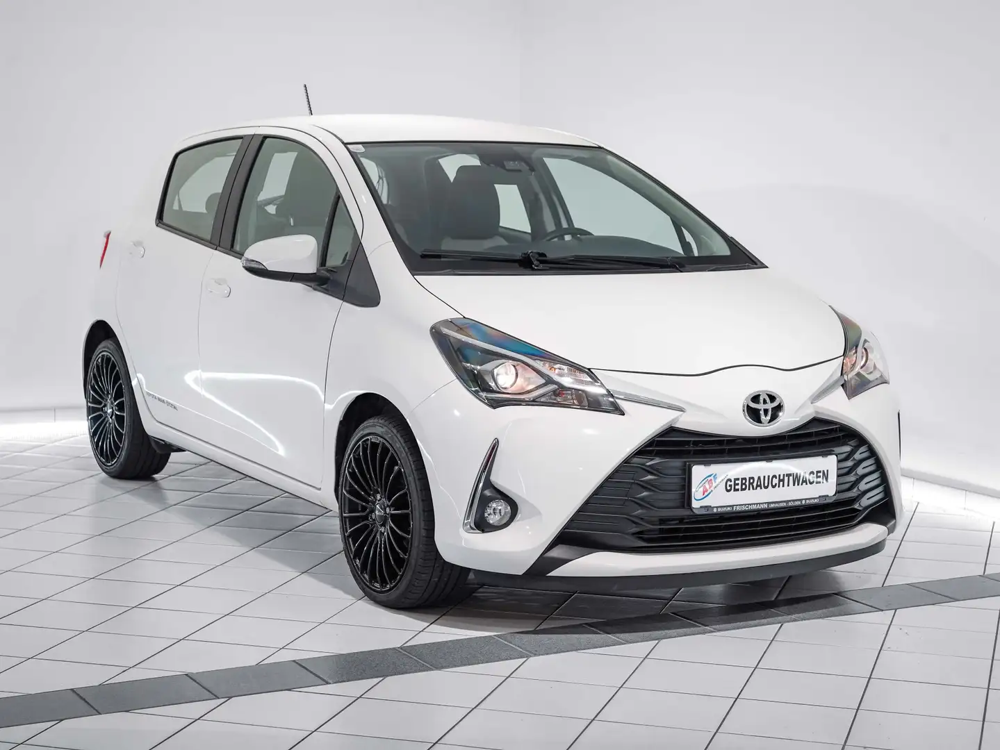 Toyota Yaris Active Weiß - 2