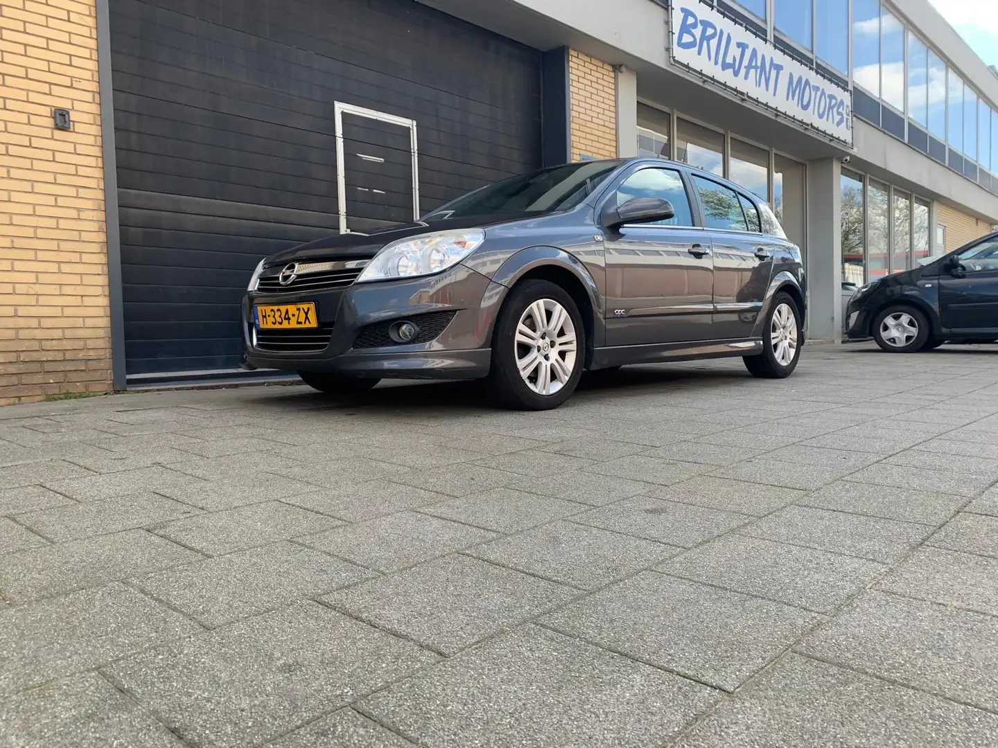 Opel Astra 1.4 Temptation Grijs - 2