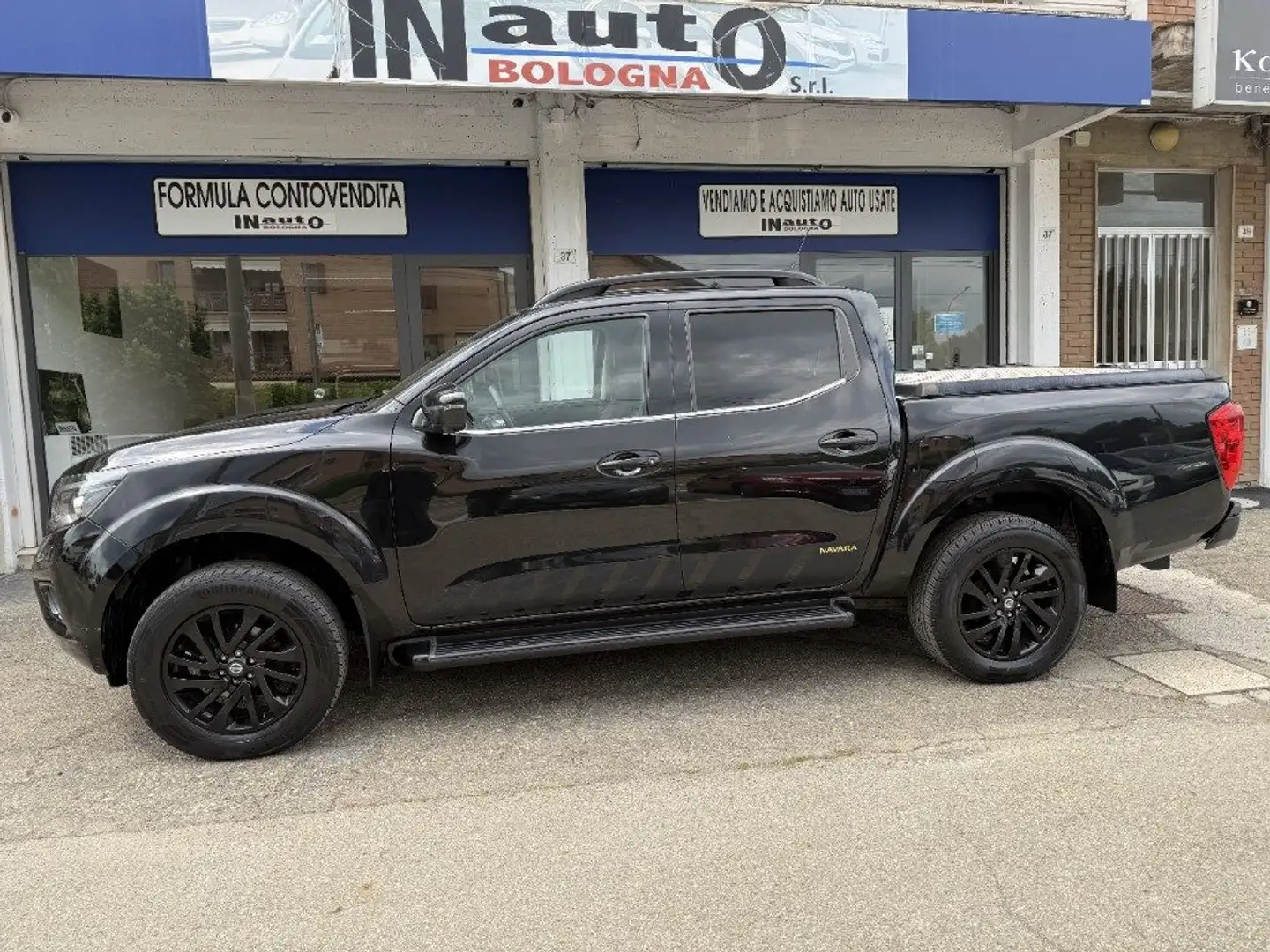 Nissan Navara 2.3 dCi 190 CV 7AT 4WD Double Cab Trek-1° iva esp Negro - 2