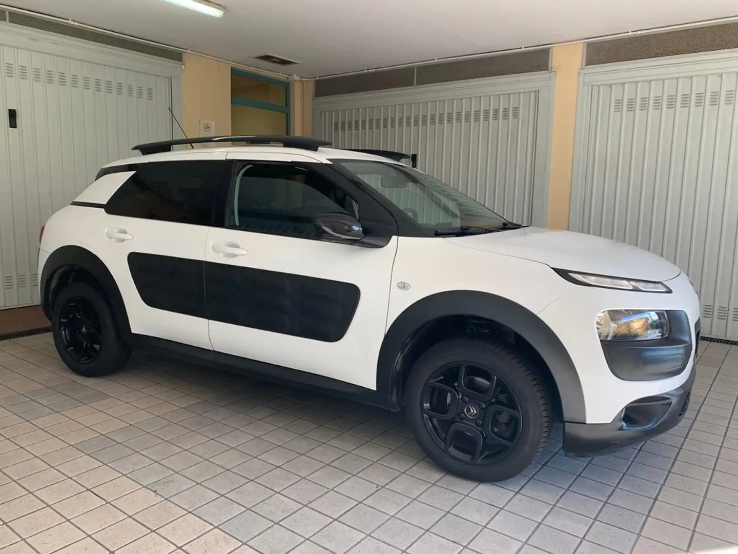 Citroen C4 C4 CACTUS BLUEHDI 100 SHINE 1.6 E6B Bianco - 1