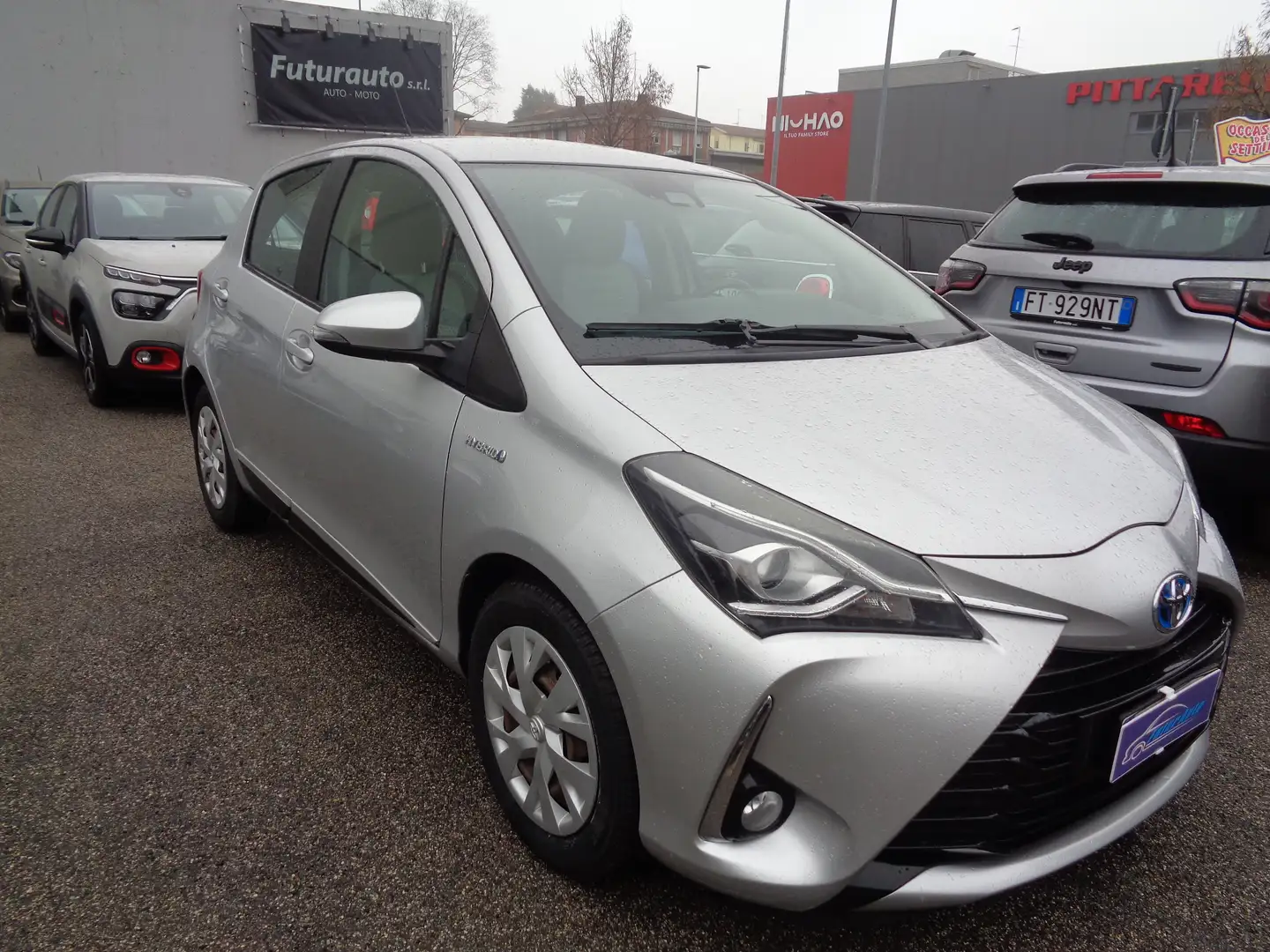 Toyota Yaris Yaris III 2017 5p 1.5h Active my18 Silber - 2