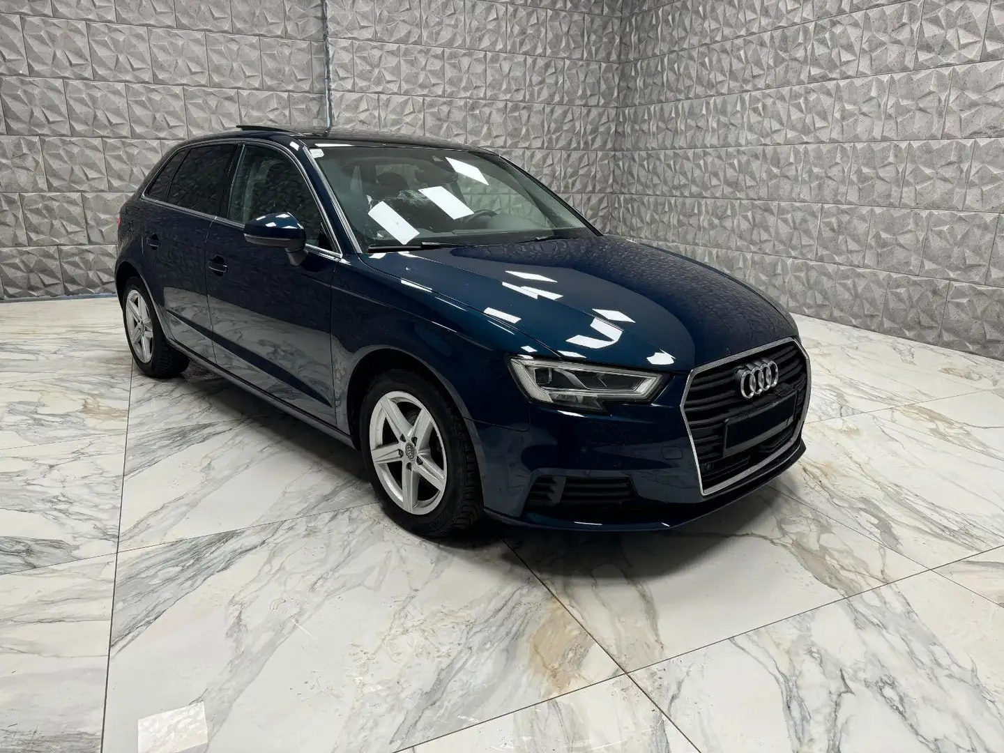 Audi A3 Sportback 30 TFSI basis Blau - 1