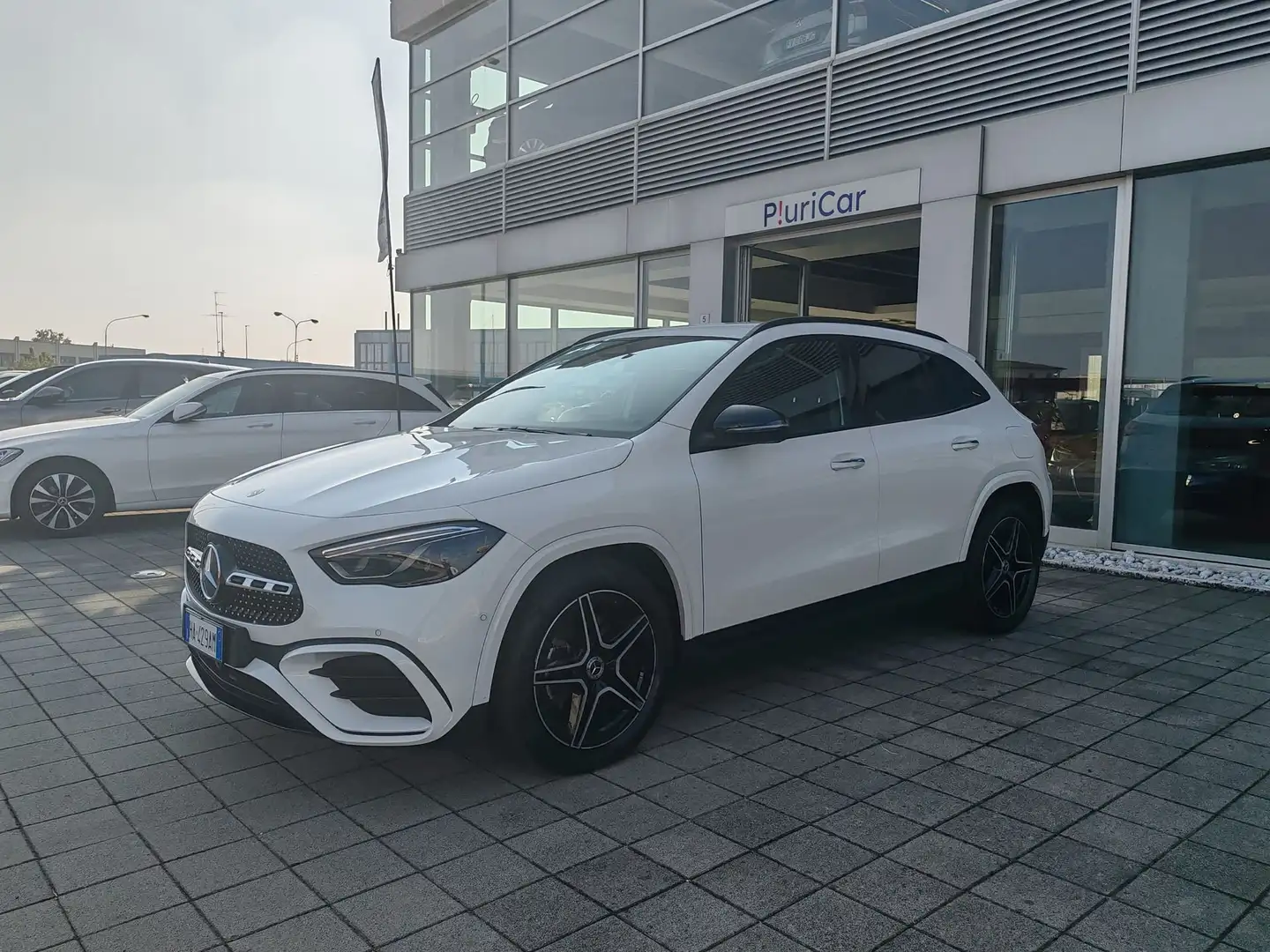Mercedes-Benz GLA 200 d Auto 4Matic AMGLine Premium FariLED Cerchi19 Blanc - 1