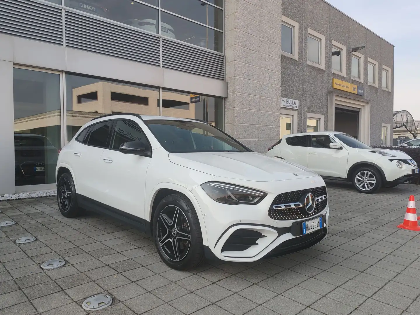 Mercedes-Benz GLA 200 d Auto 4Matic AMGLine Premium FariLED Cerchi19 Blanc - 2