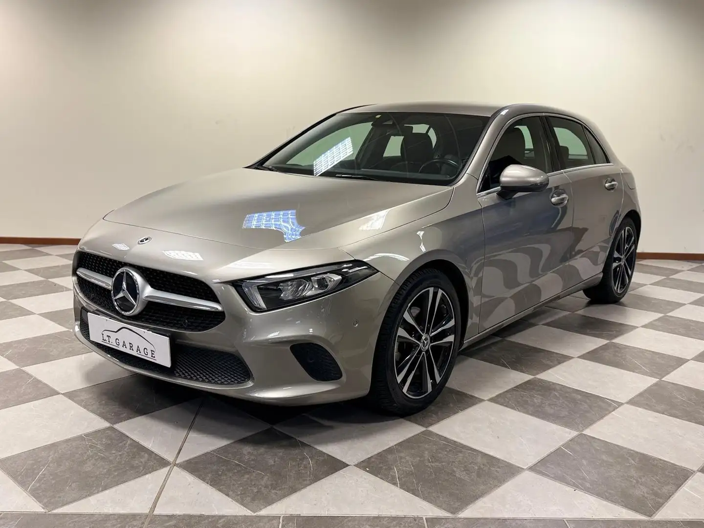 Mercedes-Benz A 180 Classe A  Premium Gris - 1