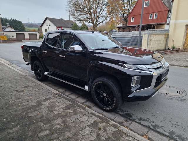 Imagine Mitsubishi L200 2,2D 4x4 SELECT AT DoKa Garantie12/26 HU01/27