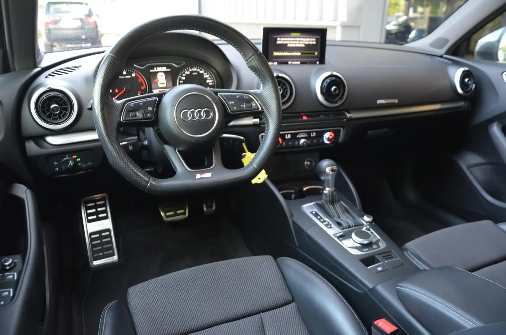 Audi A3 Sportback 1.0 TFSI Sport 3x S-Line AUT|LED|NAVI Grijs - 2