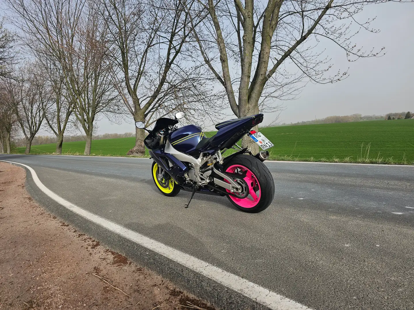 Yamaha YZF-R1 RN04 Modrá - 2