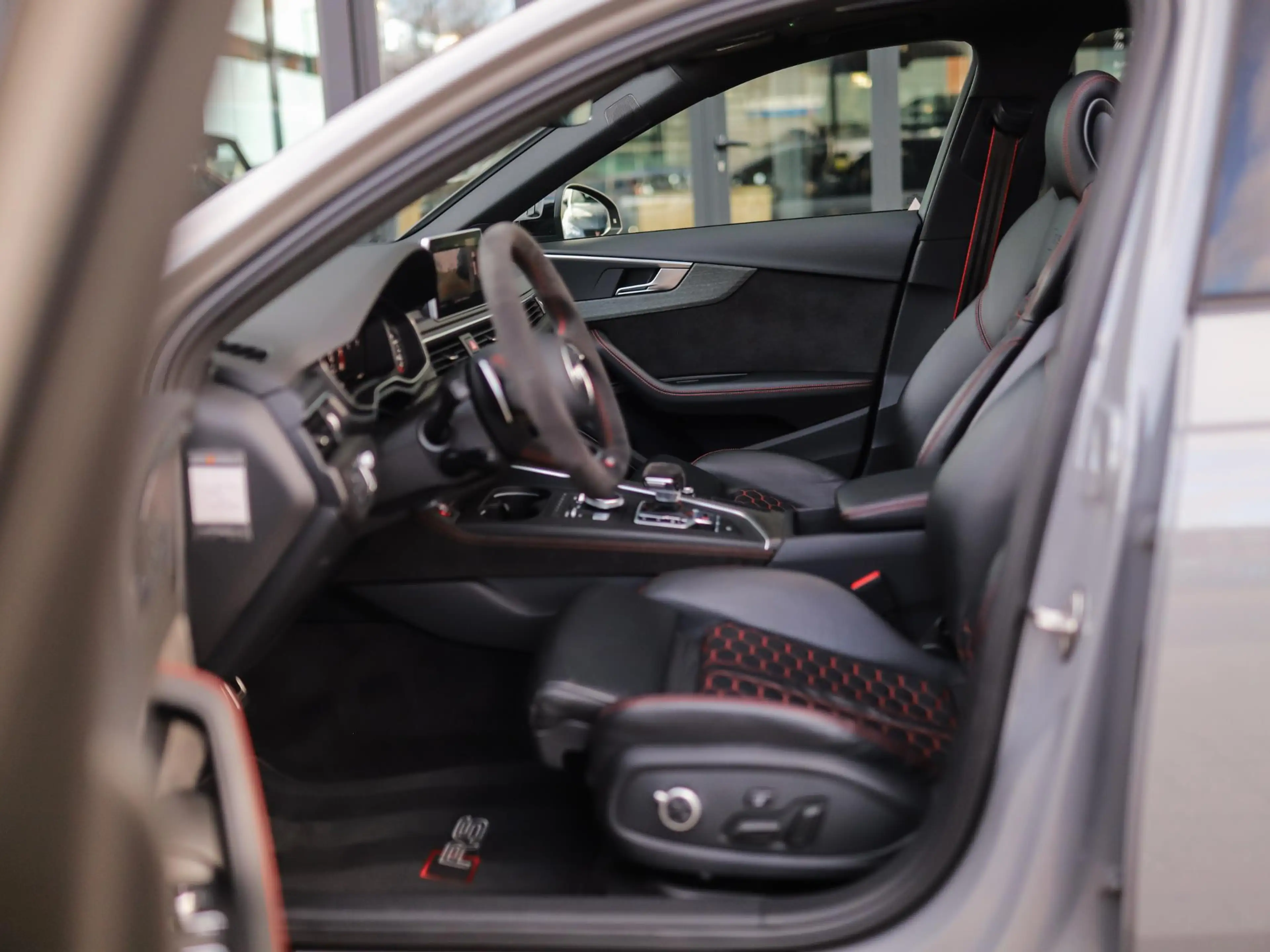 Audi RS4 A4 Avant 2.9 TFSI quattro Pro Line Plus | Massage — photo 36