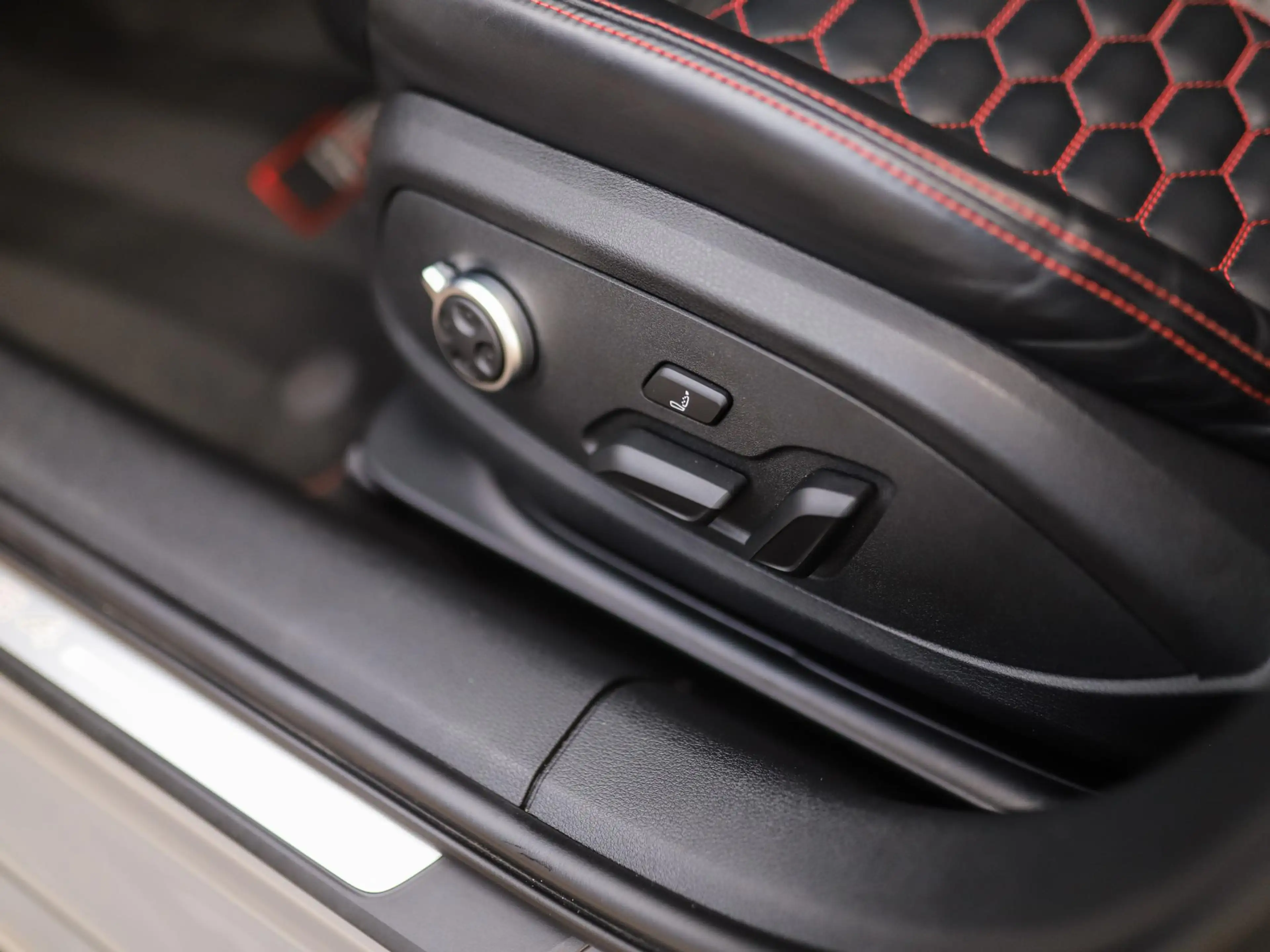 Audi RS4 A4 Avant 2.9 TFSI quattro Pro Line Plus | Massage — photo 39
