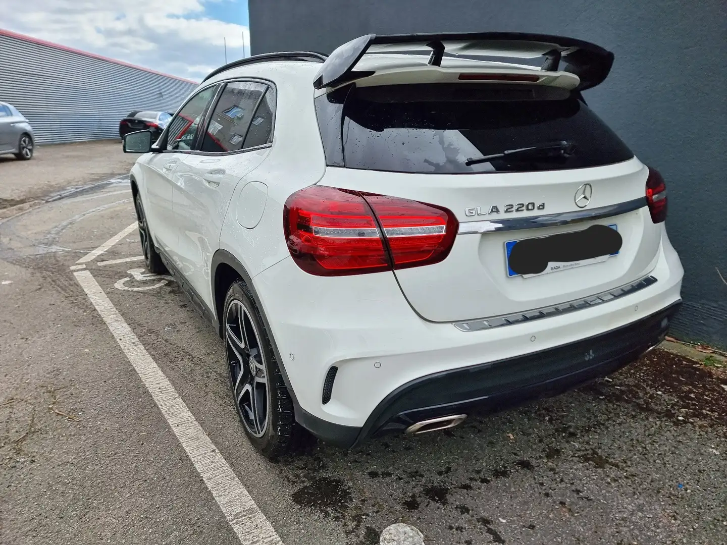 Mercedes-Benz GLA 220 d 7G-DCT AMG Line - 2