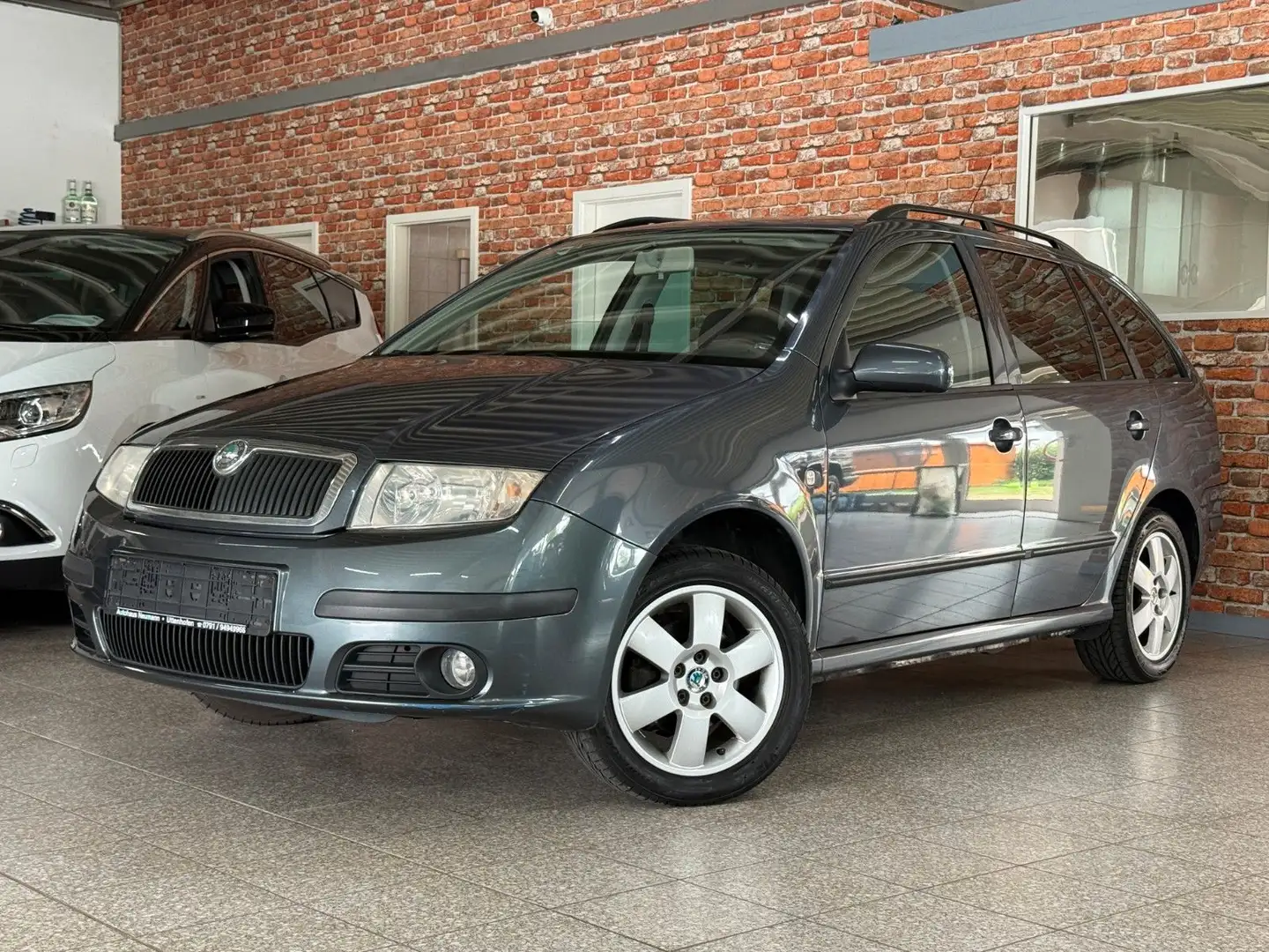 Skoda Fabia Combi-1.4-Klima-Tempomat-SH gepfl-Tüv07/27 Grau - 1