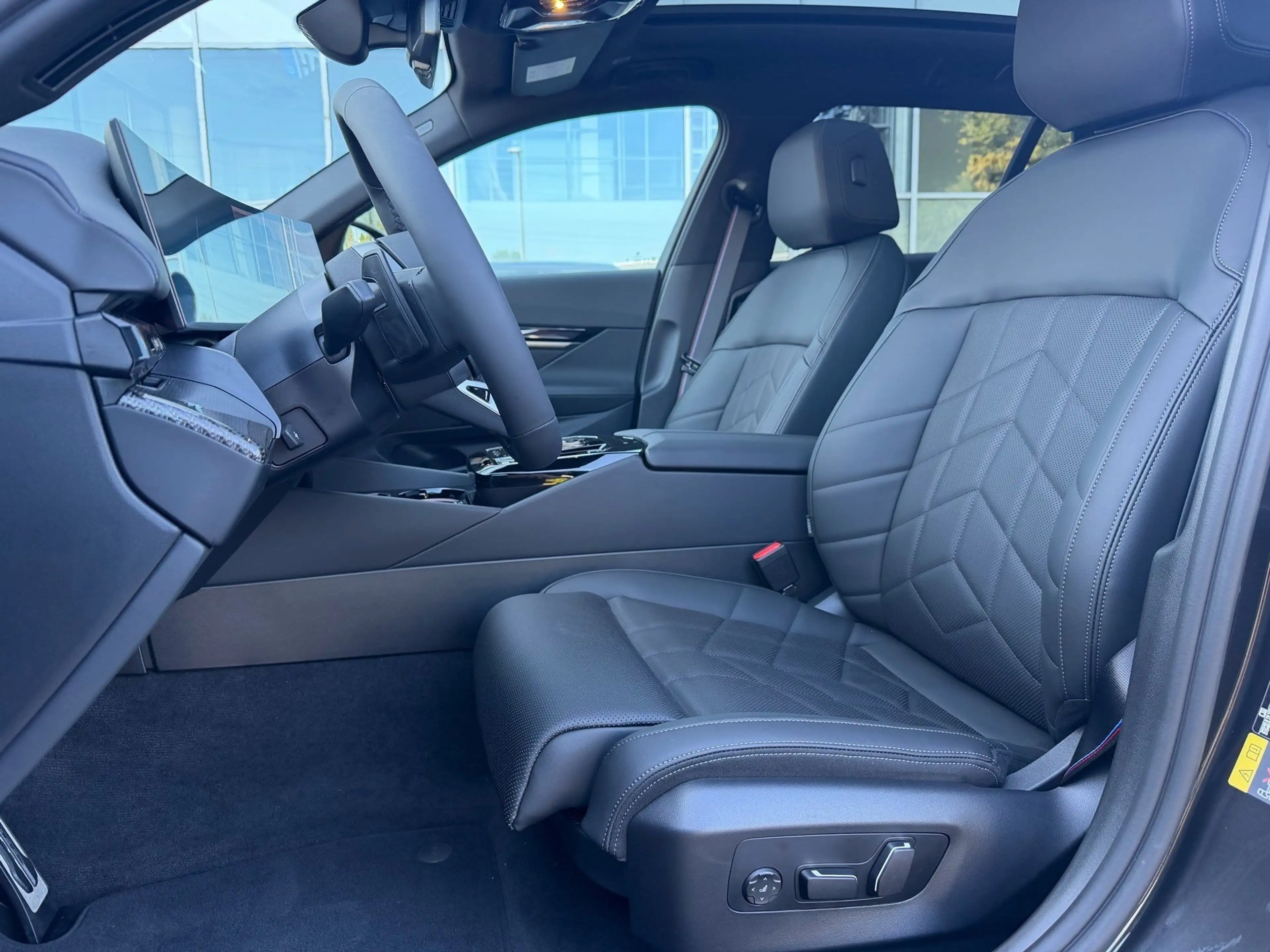 BMW 550 e xDrive M-Sport Pro, B&W, Pano, 21", AHK, 360°, — photo 8