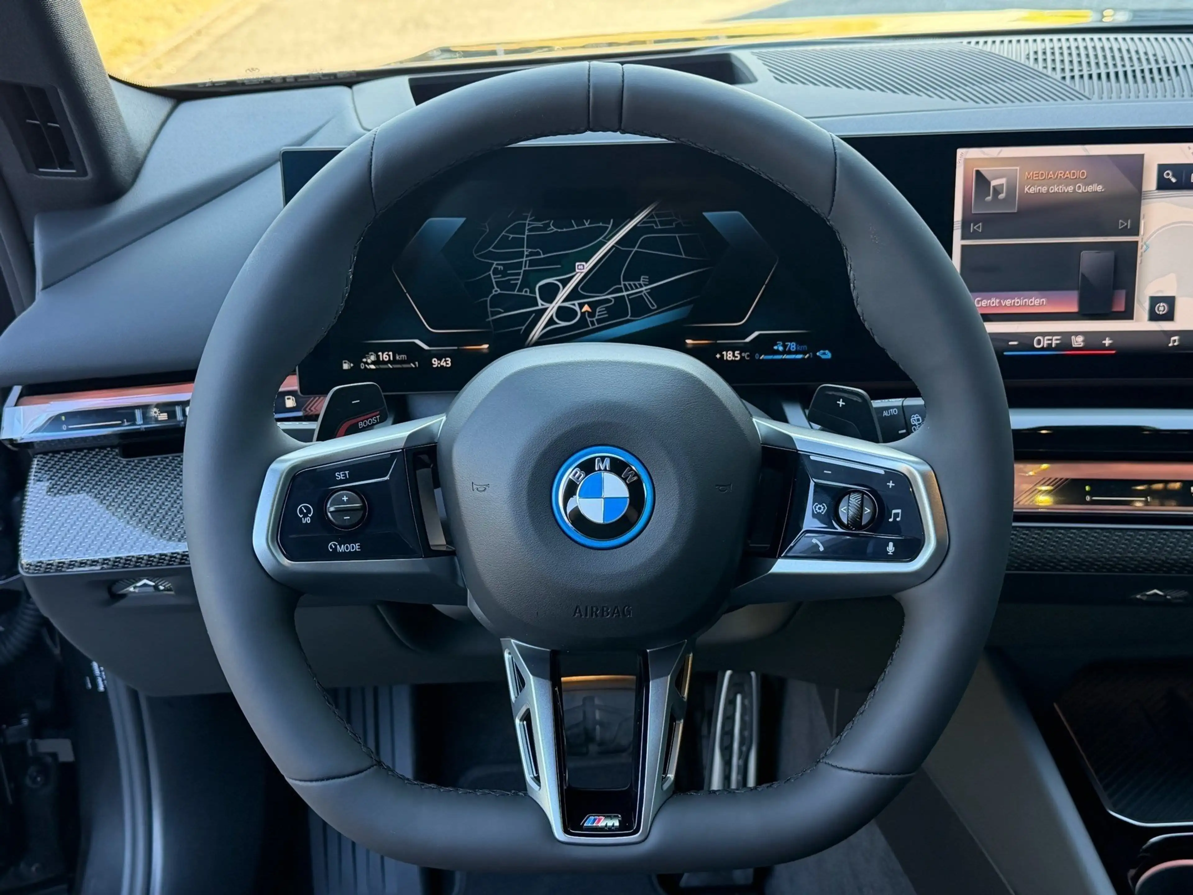 BMW 550 e xDrive M-Sport Pro, B&W, Pano, 21", AHK, 360°, — photo 11