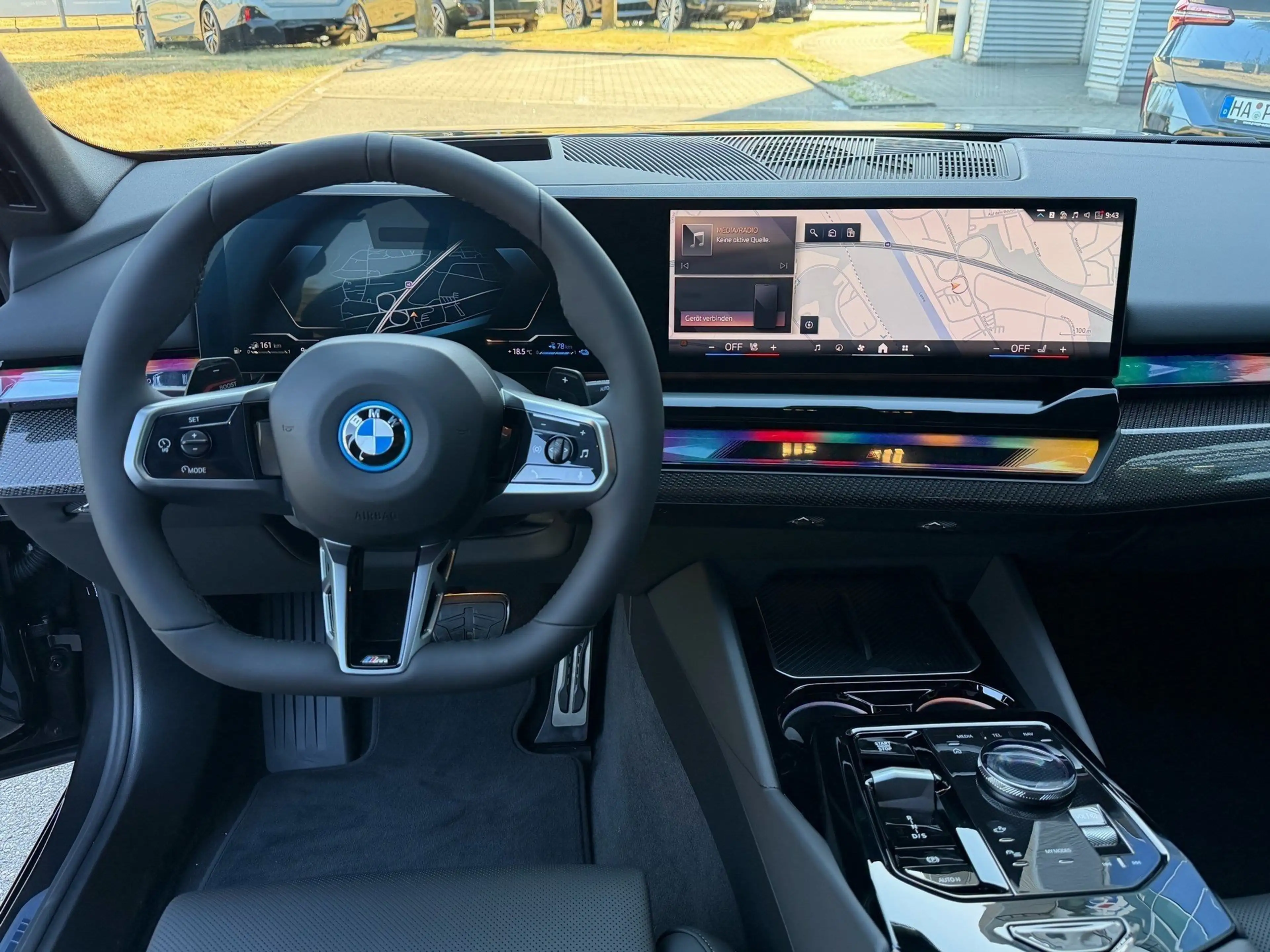 BMW 550 e xDrive M-Sport Pro, B&W, Pano, 21", AHK, 360°, — photo 10