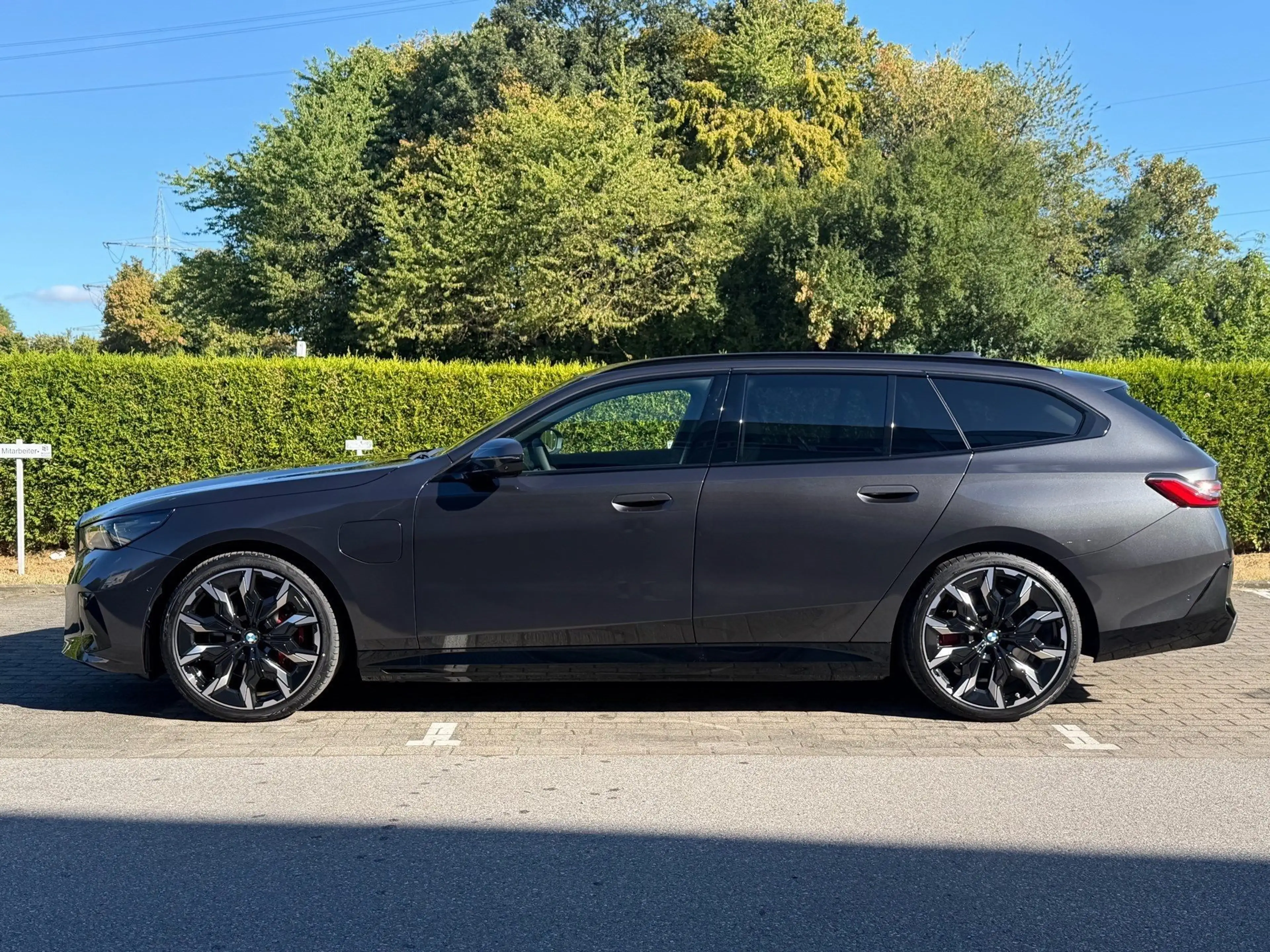 BMW 550 e xDrive M-Sport Pro, B&W, Pano, 21", AHK, 360°, — photo 4