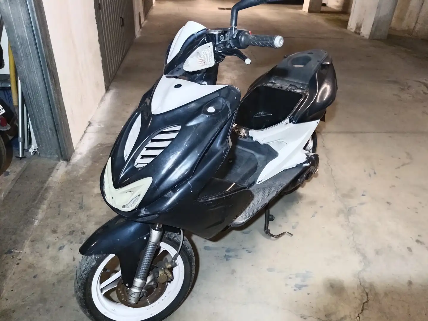 Yamaha Aerox 50cc Negro - 1