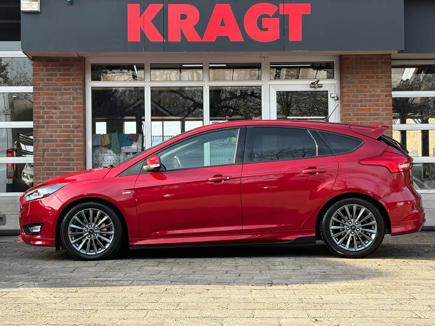 Ford Focus ST-Line 1.5 150 PK - AUTOMAAT - SYNC3 - climate - Rouge - 2