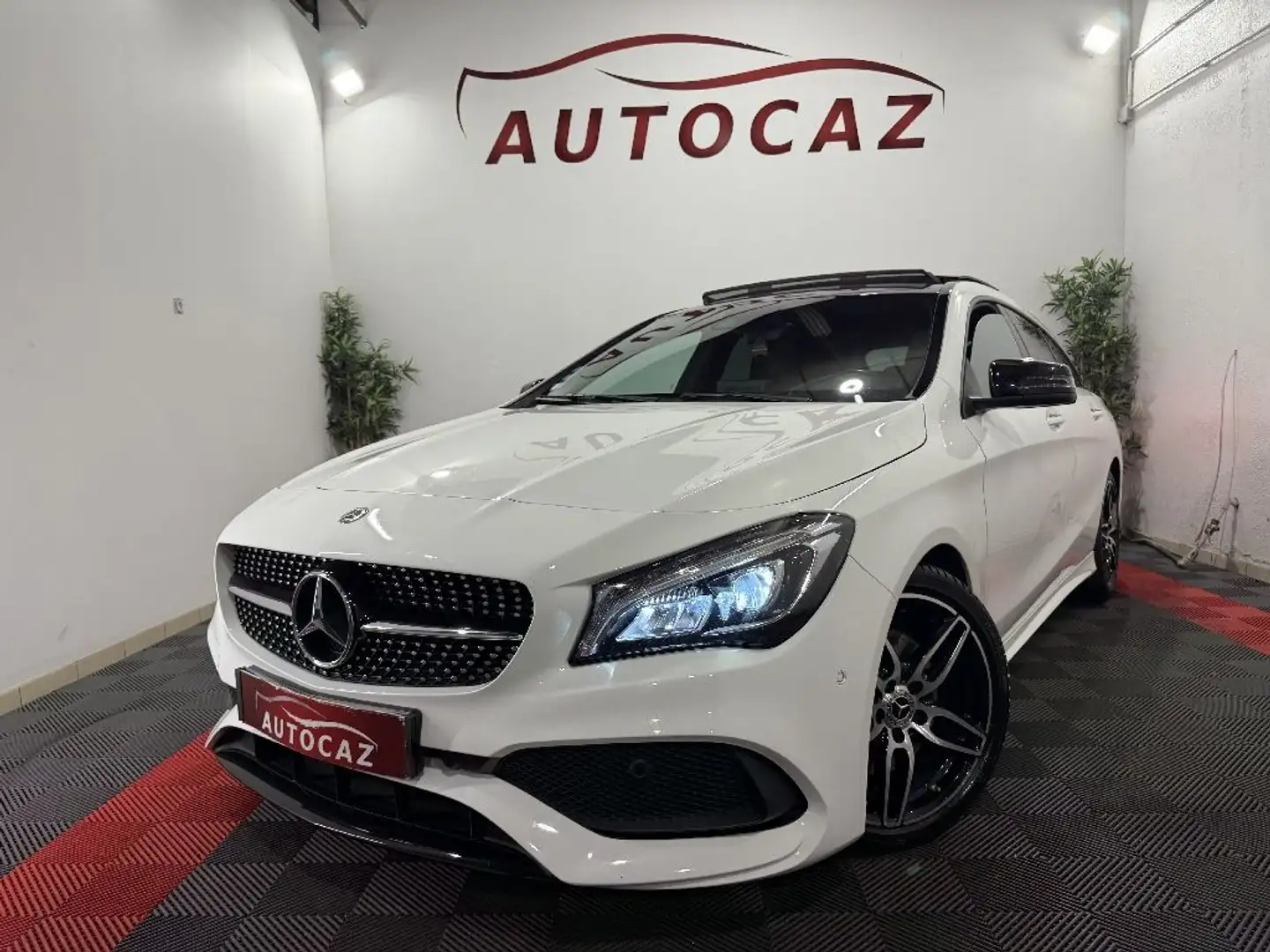 Mercedes-Benz CLA 220 CLASSE 220d 7G-DCT Fascination AMG LINE Weiß - 1