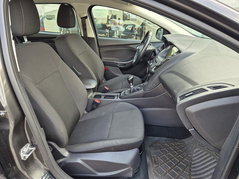 Ford Focus Traveller 1,0 EcoBoost Trend — photo 11