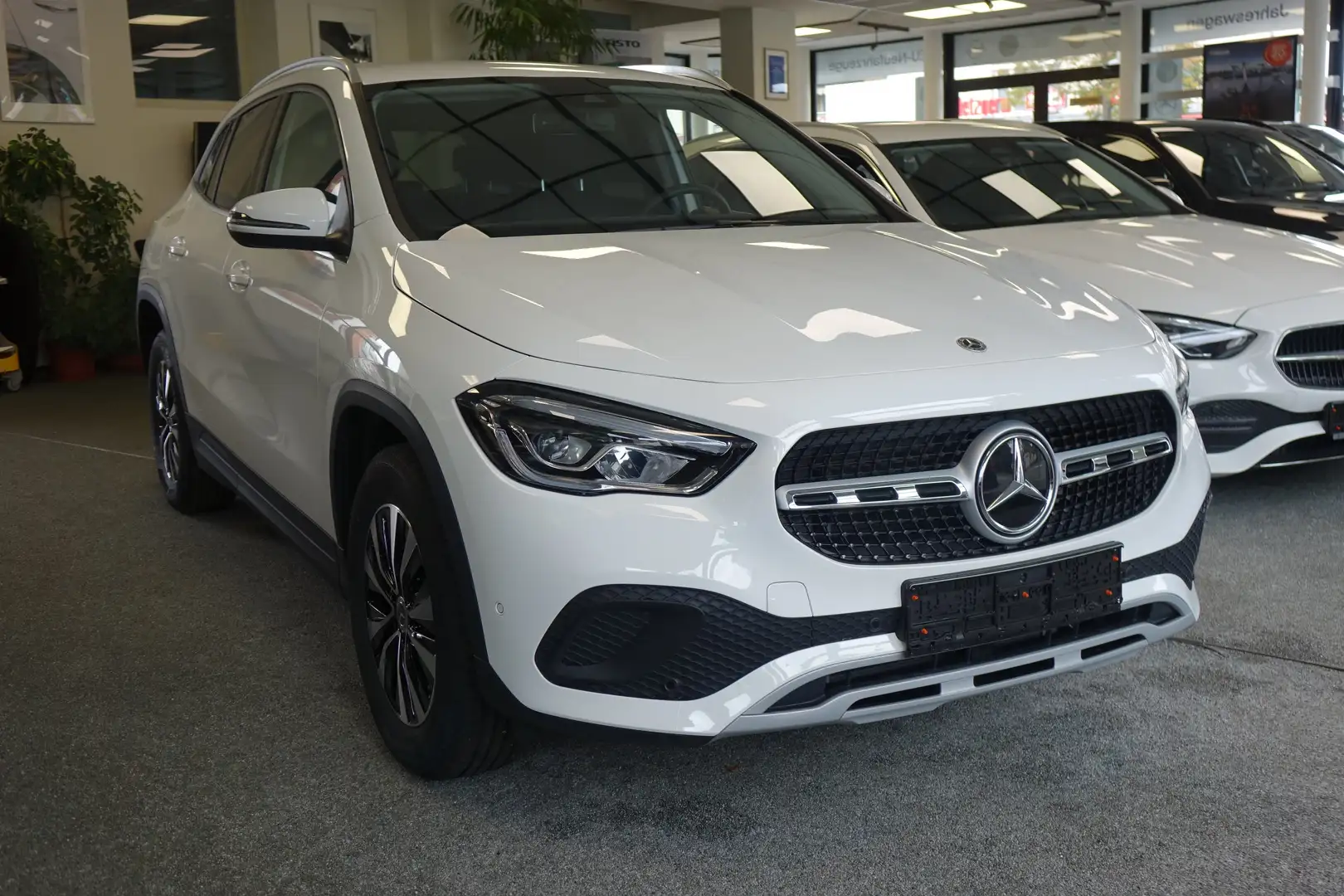 Mercedes-Benz GLA 250 e 8G-DCT Style+LED+RFK+Smartphone integriert+ White - 1