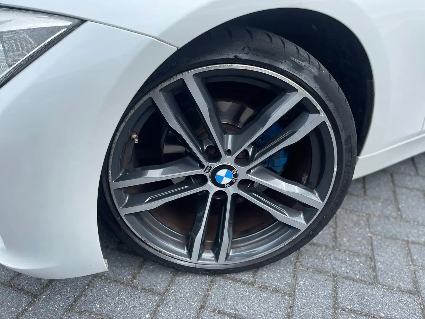 BMW 320 3-serie 320i High Executive | M Sport | Automaat | Wit - 2