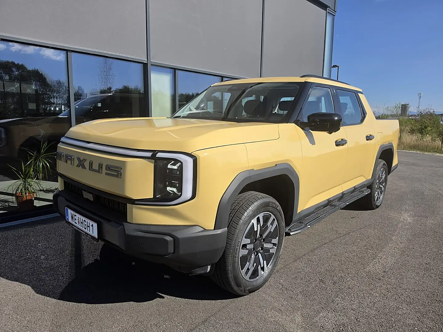 Maxus eTERRON 9 eTerron 9 4WD Flagship Gelb - 1