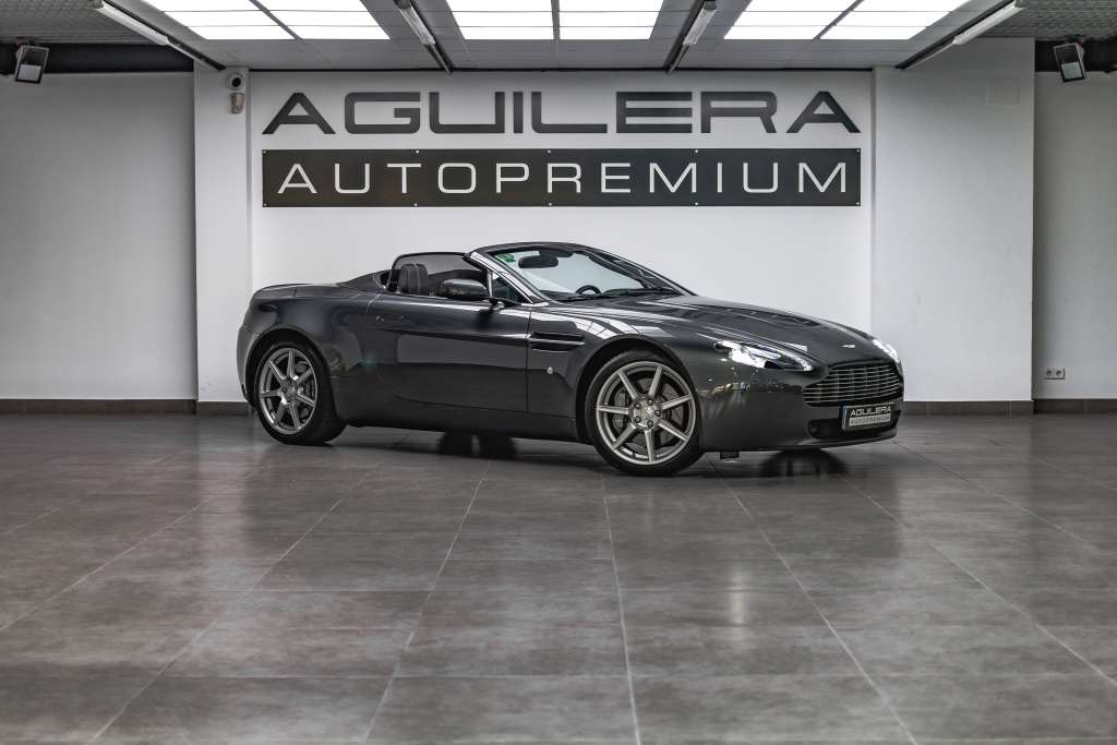 Aston Martin Vantage Roadster - foto 1