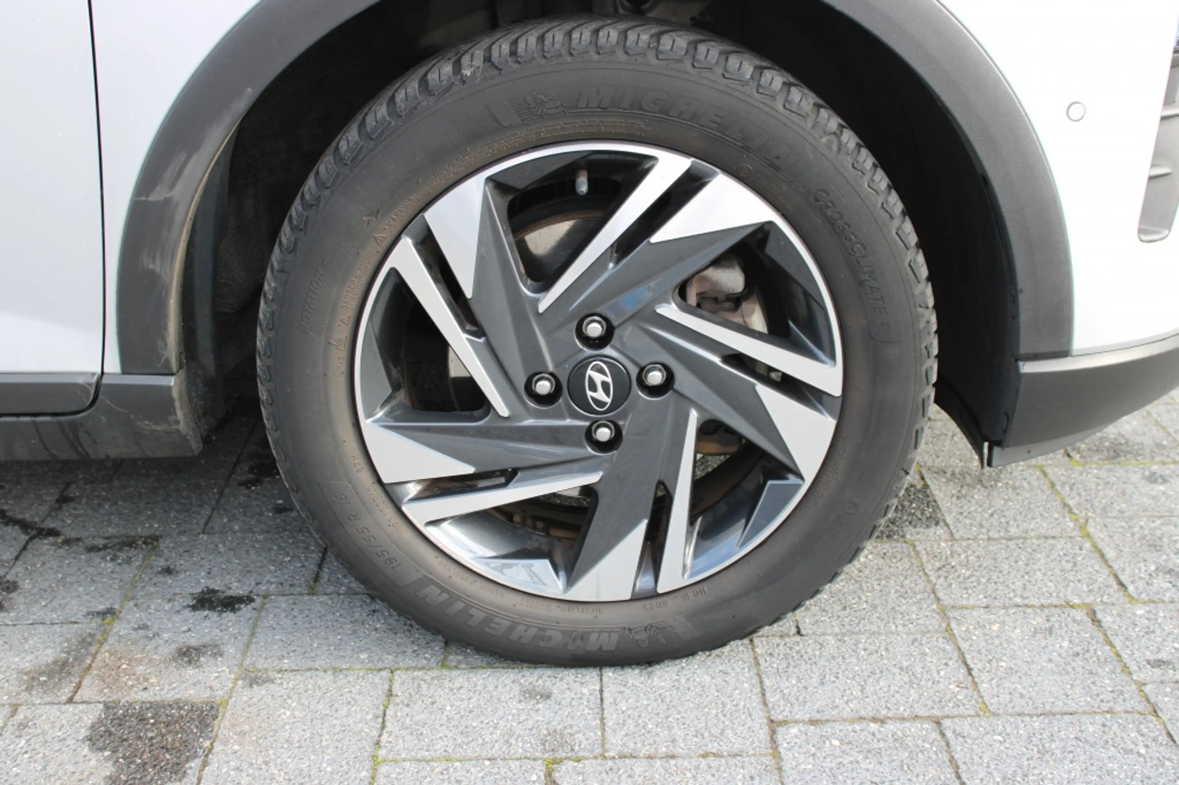 Hyundai BAYON 1.0 T-GDI Premium Sky | Trekhaak | Pano | Clima | — photo 13