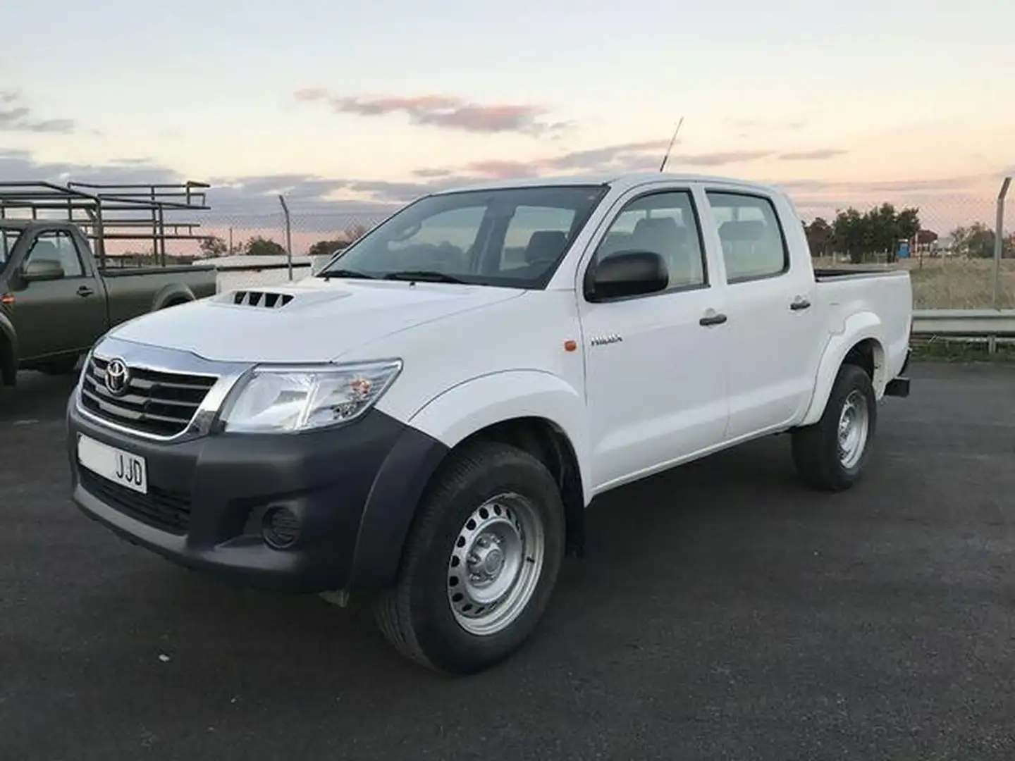 Toyota Hilux 2.5D-4D Cabina Doble GX 4x4 Blanco - 1