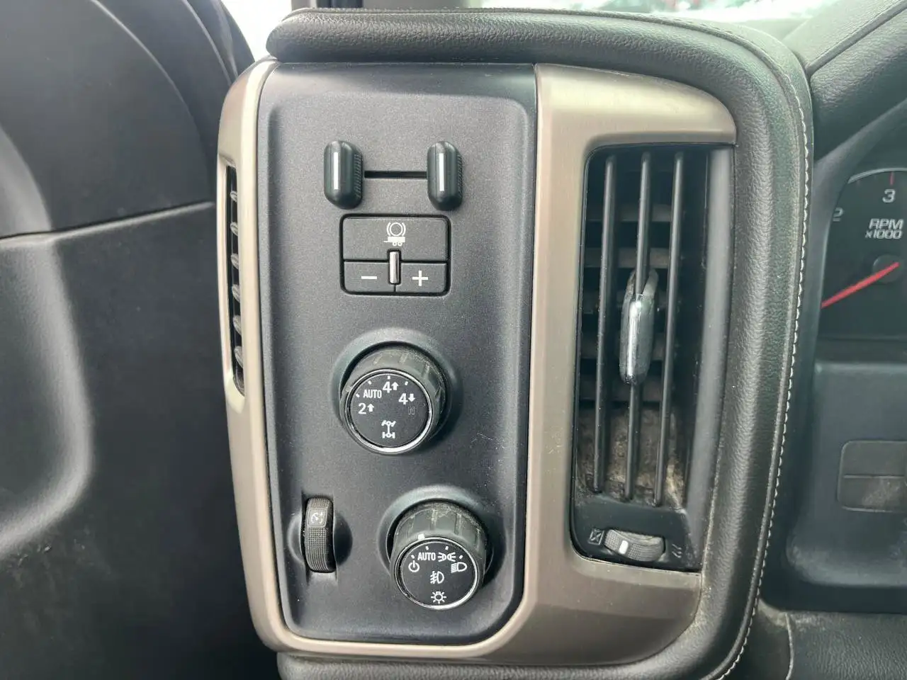 GMC Sierra 1500 снимка GMC Sierra 1500
