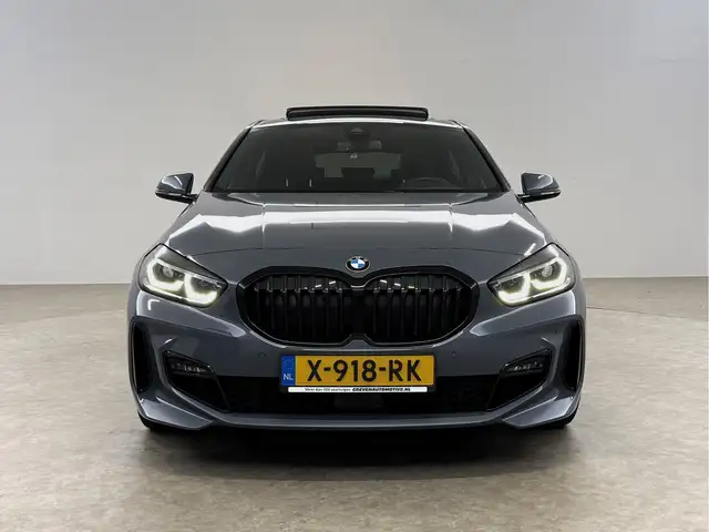 BMW 1 Series view 8