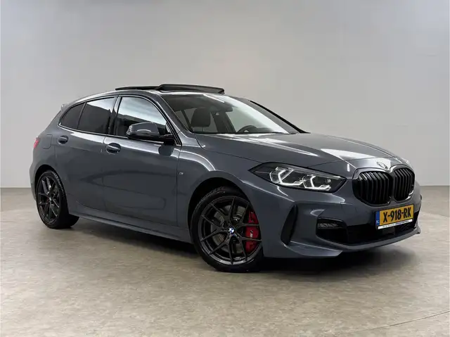 BMW 1 Series view 6
