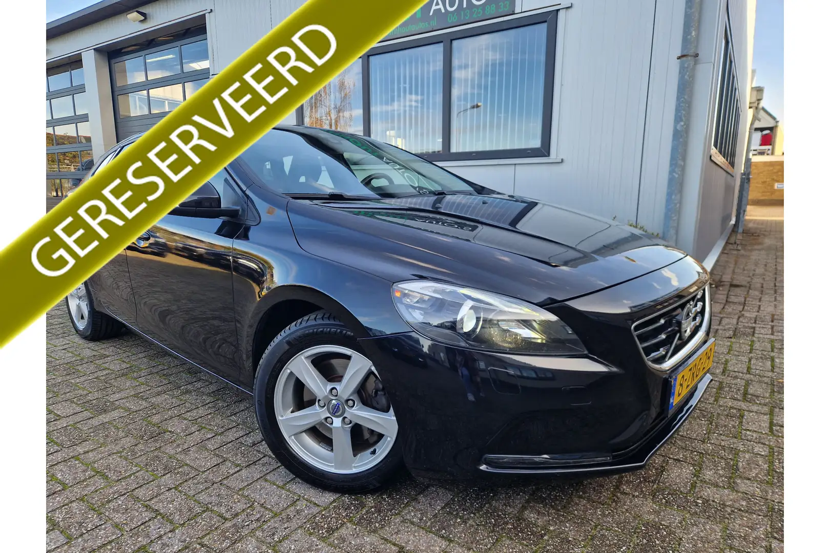 Volvo V40 1.6 T2 Momentum ECC | Navi | Trekhaak Zwart - 1