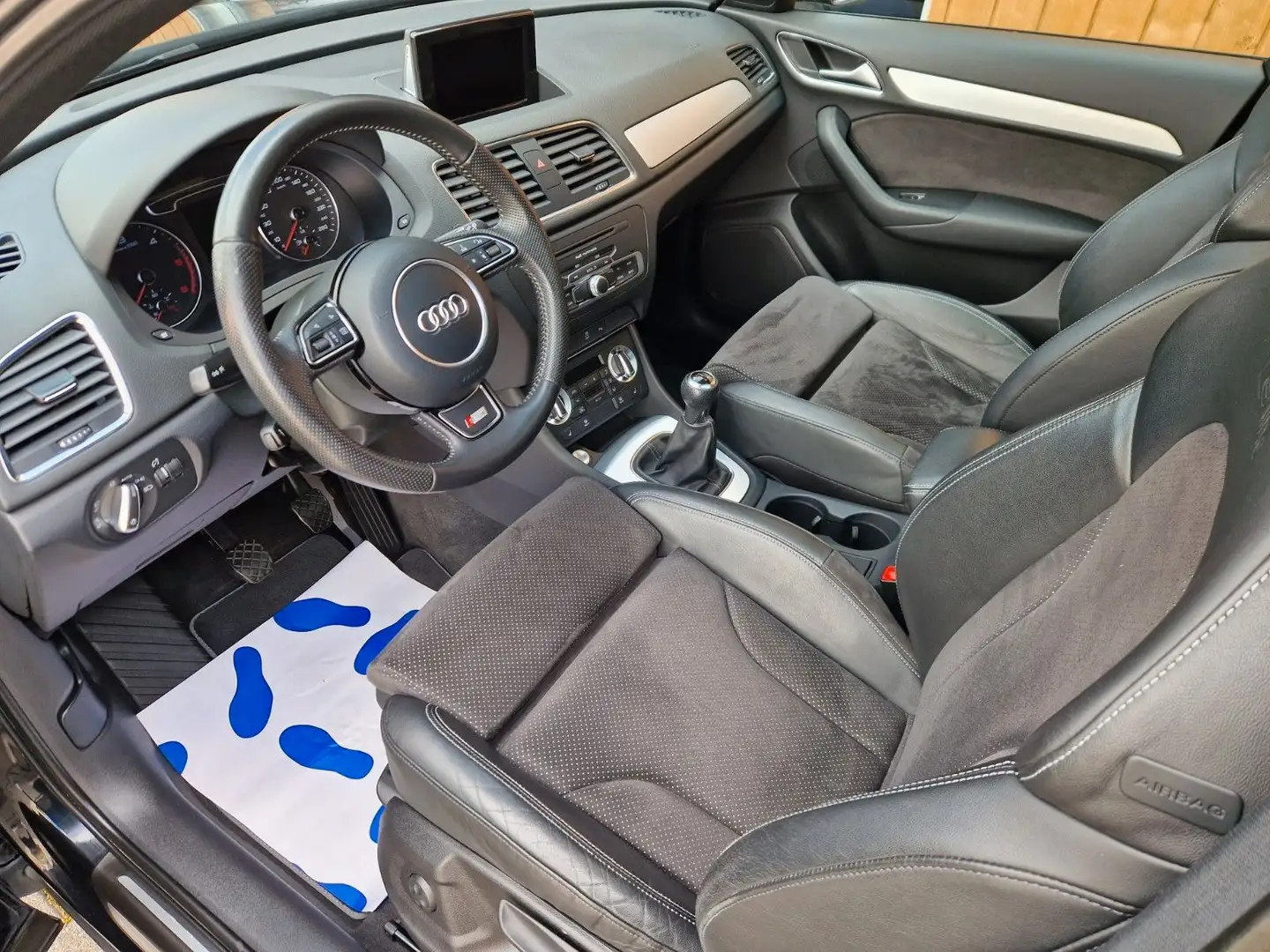 Audi Q3 2.0 TDI 2 x S Line Panorama Leder Navi Xenon Zwart - 2