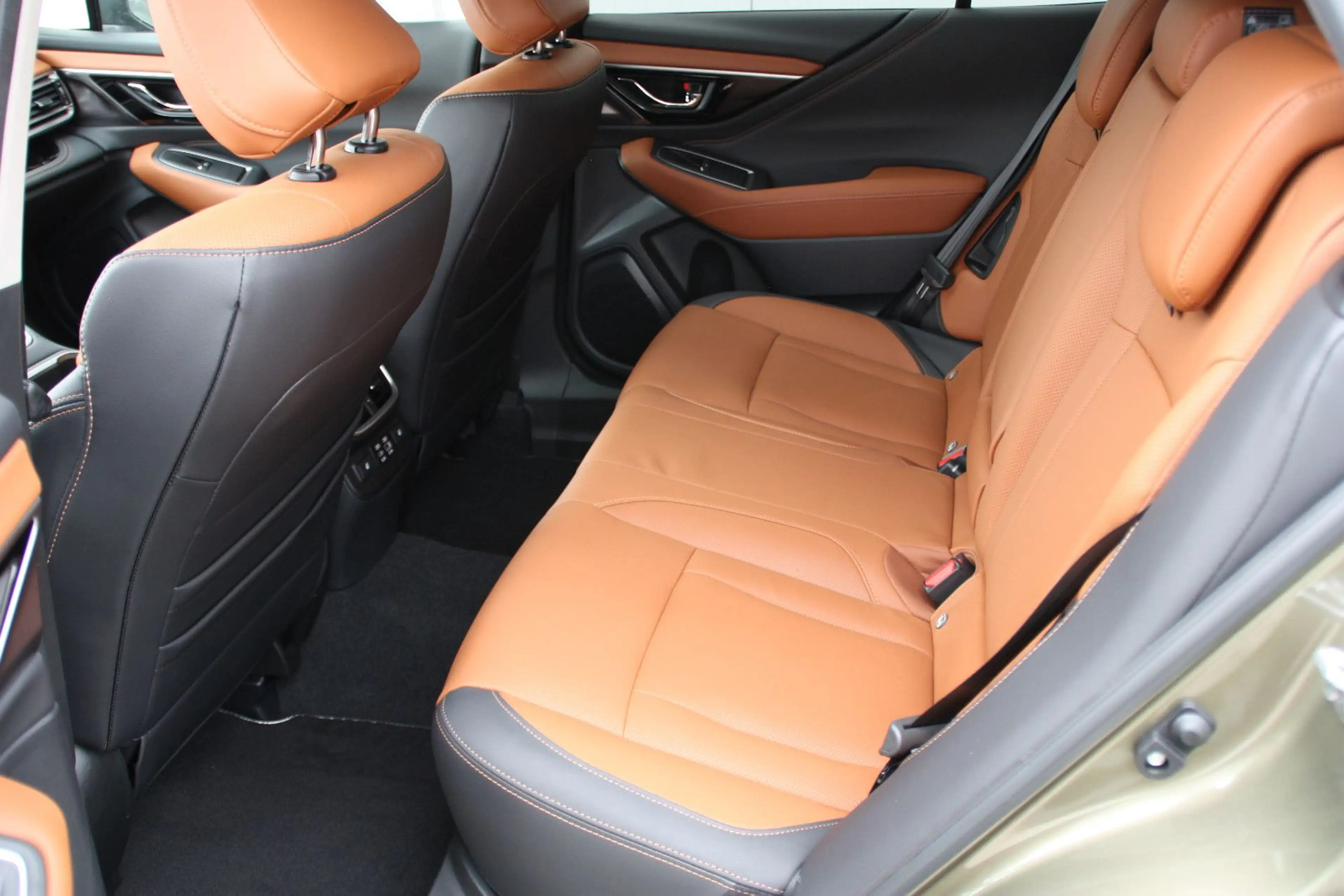 Subaru OUTBACK 2.5i Platinum AWD — photo 13