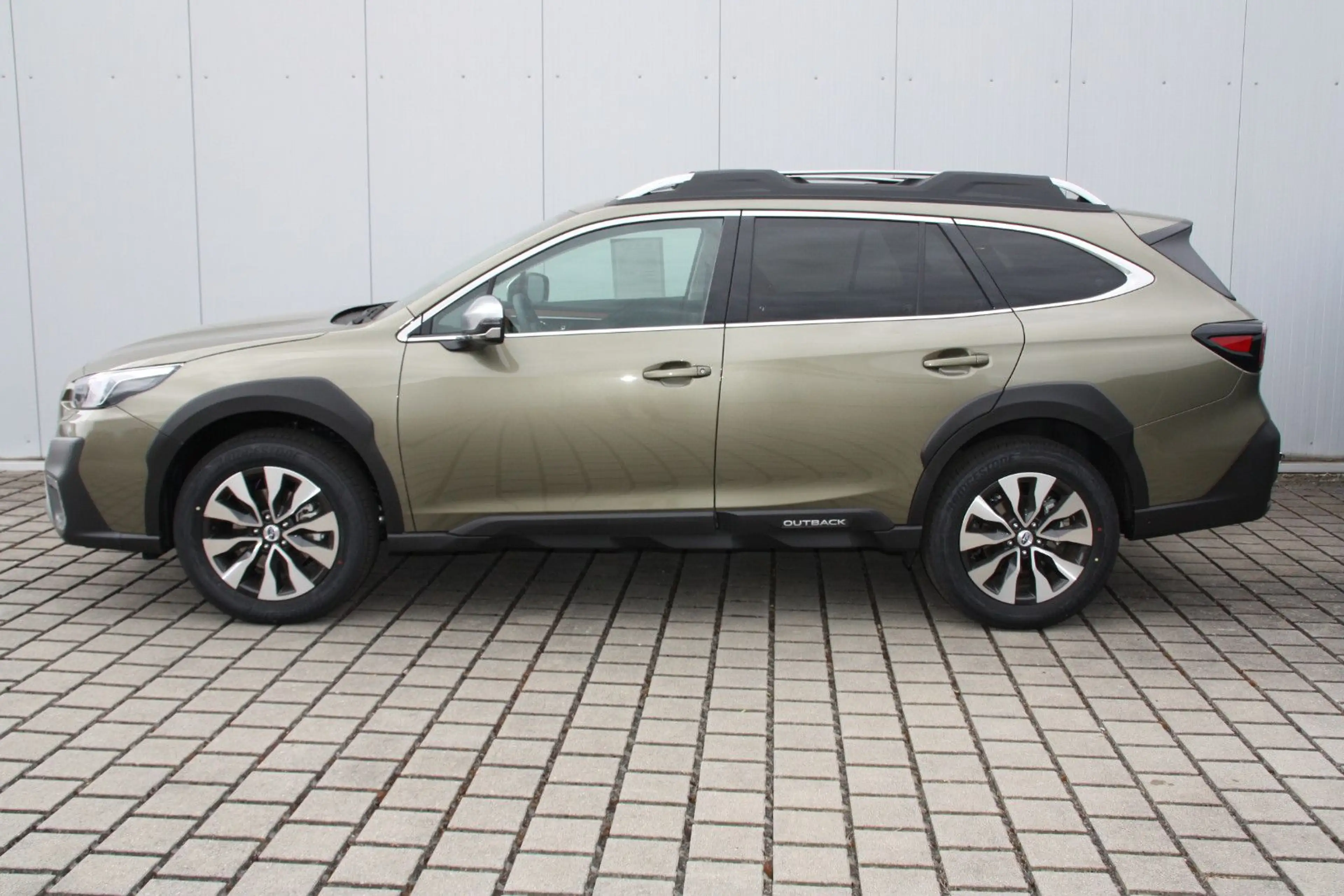 Subaru OUTBACK 2.5i Platinum AWD — photo 3