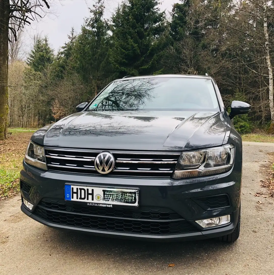 Volkswagen Tiguan - 1