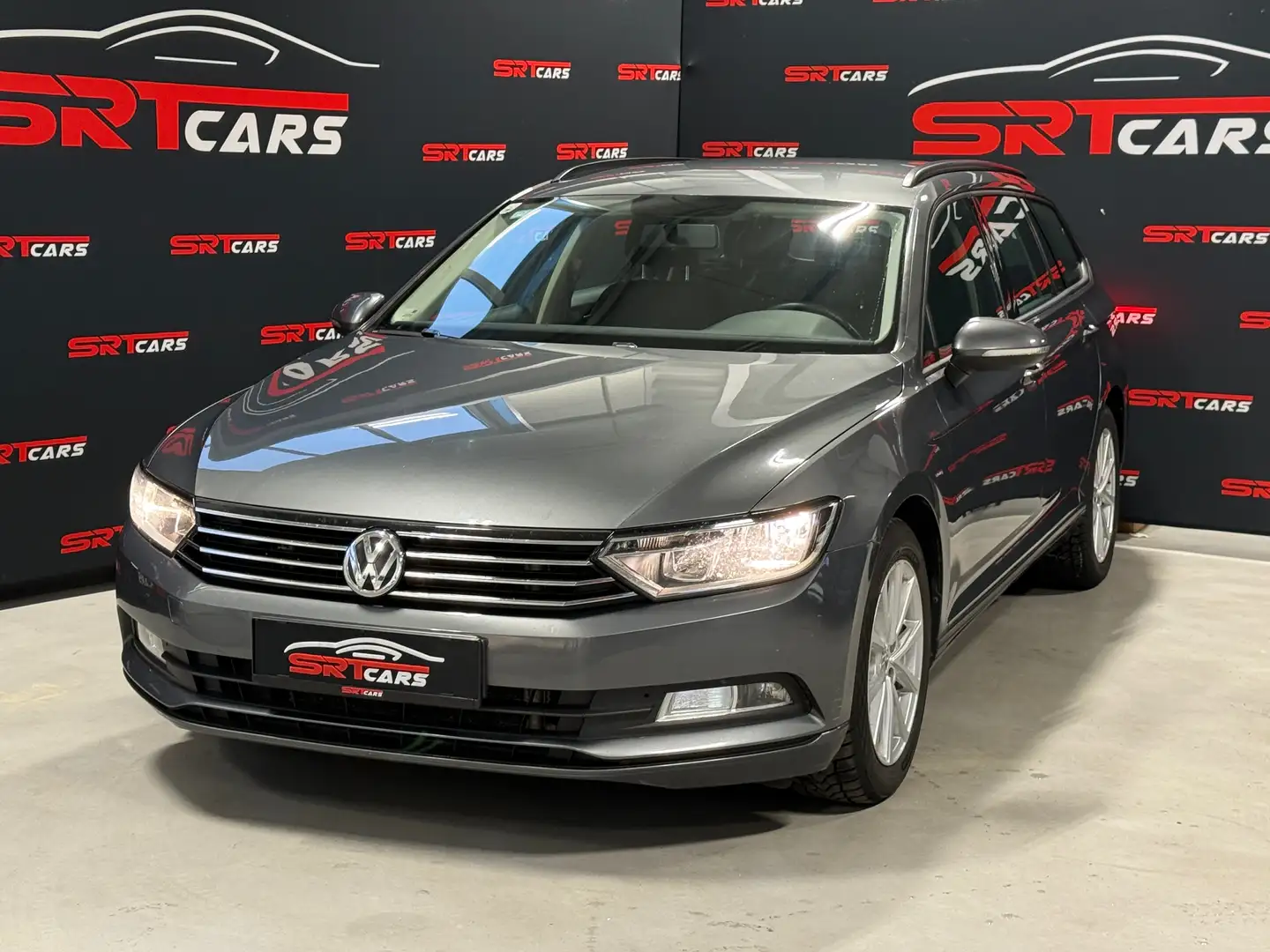 Volkswagen Passat Variant 1,6 TDI Kombi *Schalter*Tempomat Grau - 2