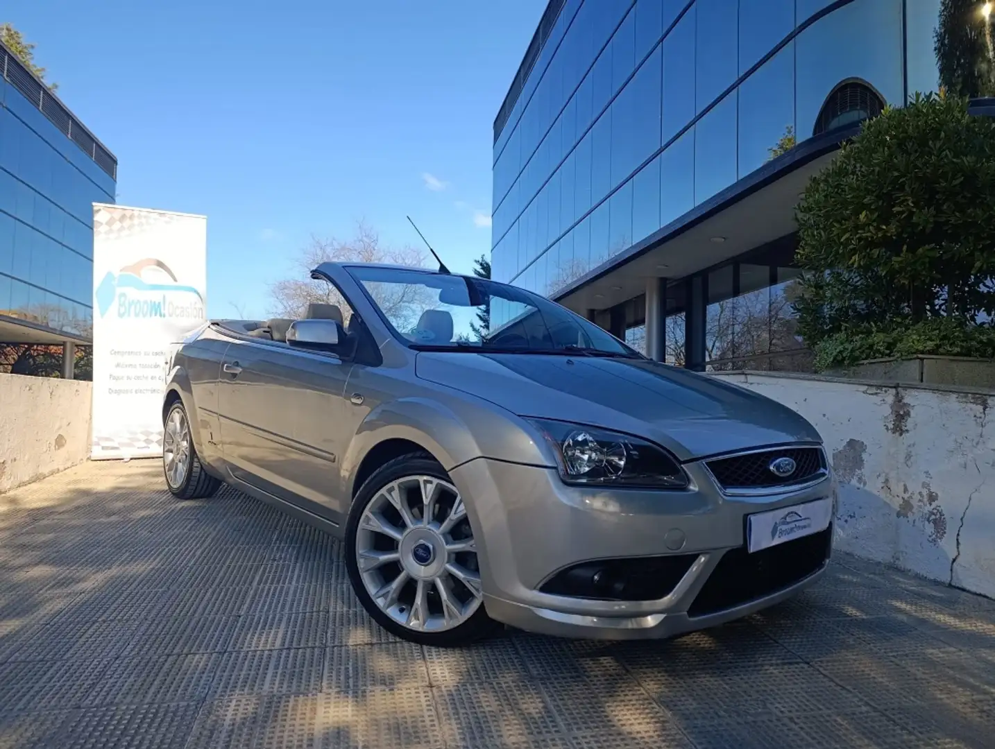 Ford Focus C.C. 2.0 Trend Gris - 2