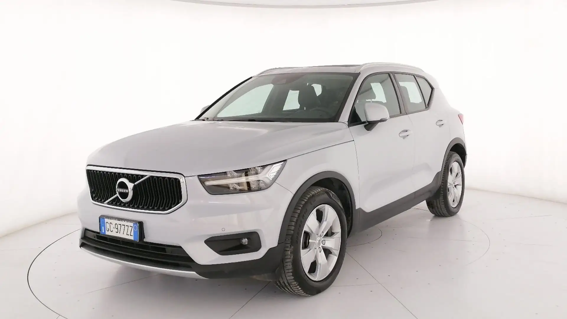 Volvo XC40 1.5 t3 Momentum Pro 163cv auto my21 Argento - 1