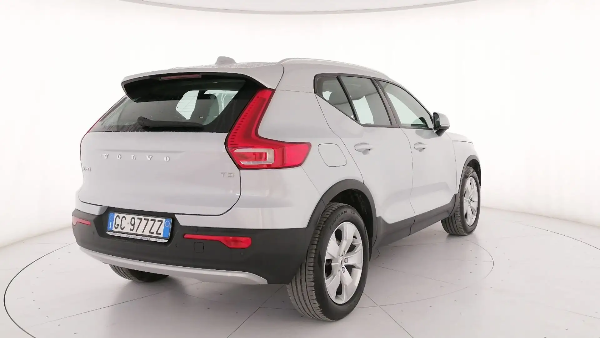 Volvo XC40 1.5 t3 Momentum Pro 163cv auto my21 Argento - 2